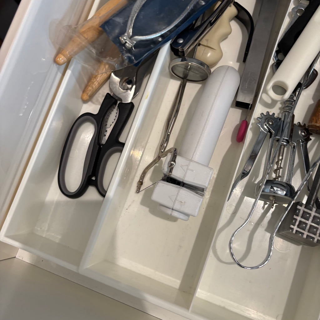 F793 Cutlery Grouping (2 kitchen drawers of stuff)