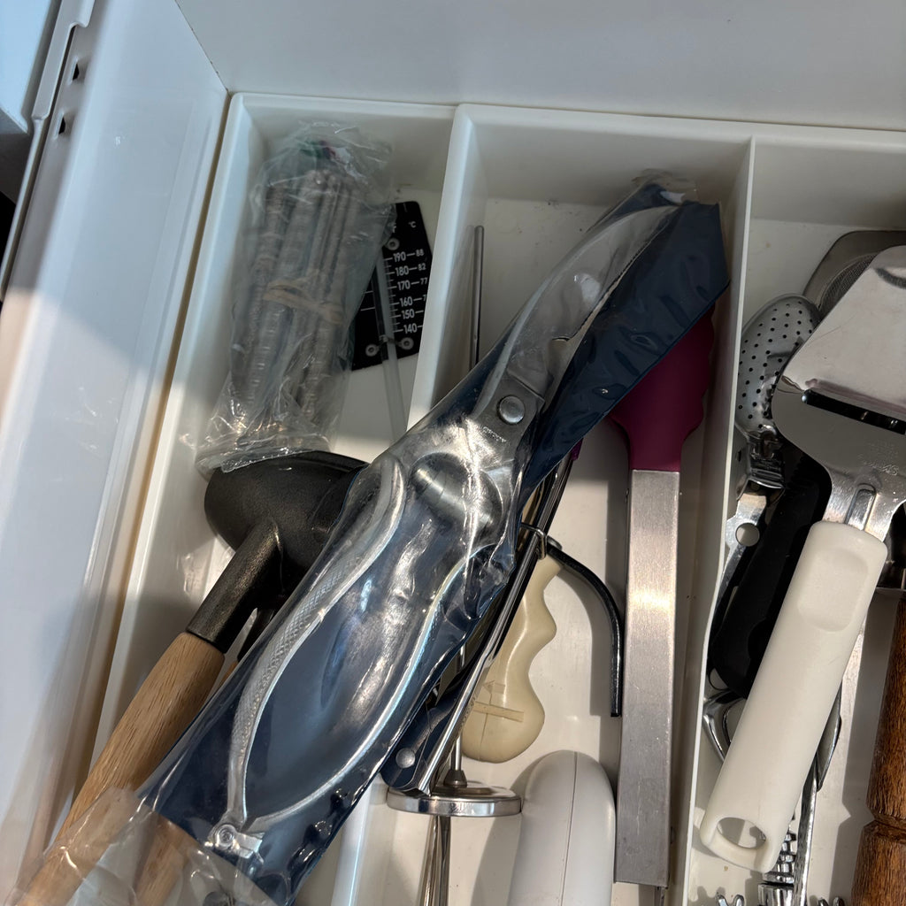 F793 Cutlery Grouping (2 kitchen drawers of stuff)
