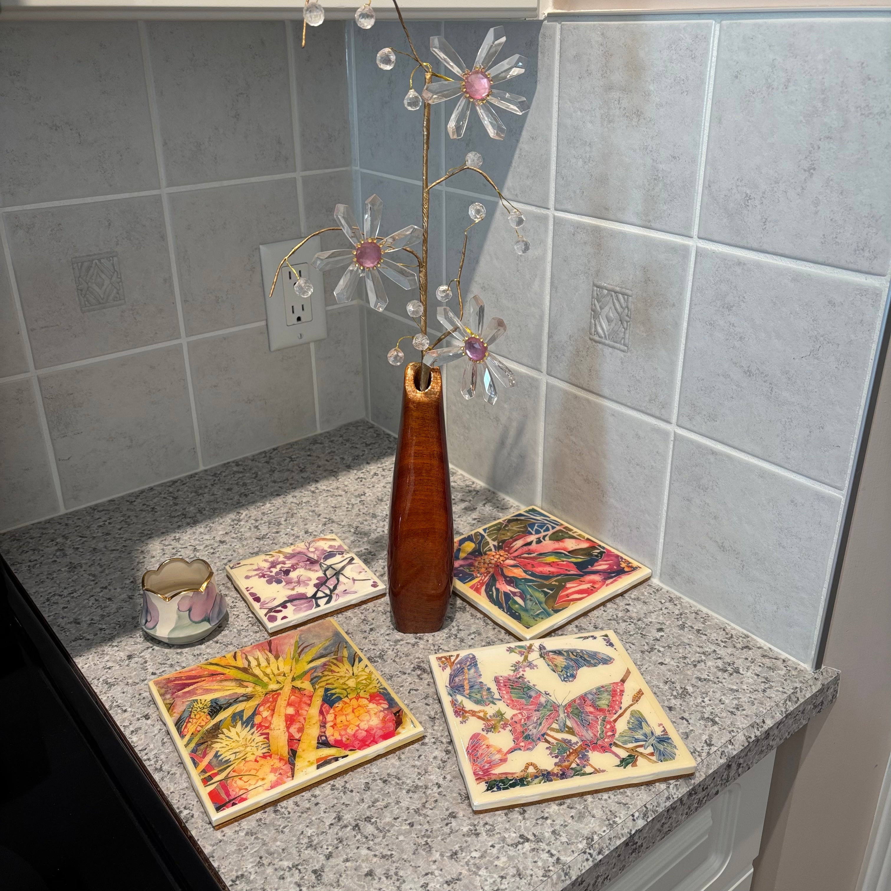 F795 Home Decor Grouping (floral tile plaques and more)