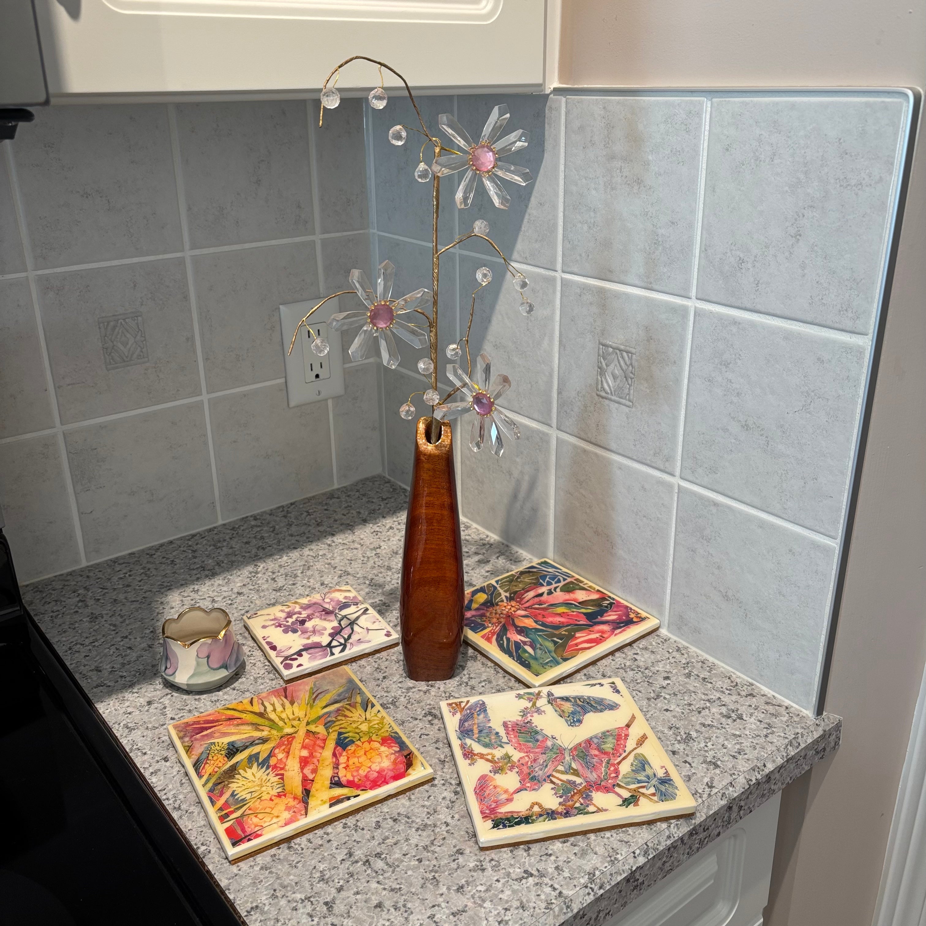 F795 Home Decor Grouping (floral tile plaques and more)