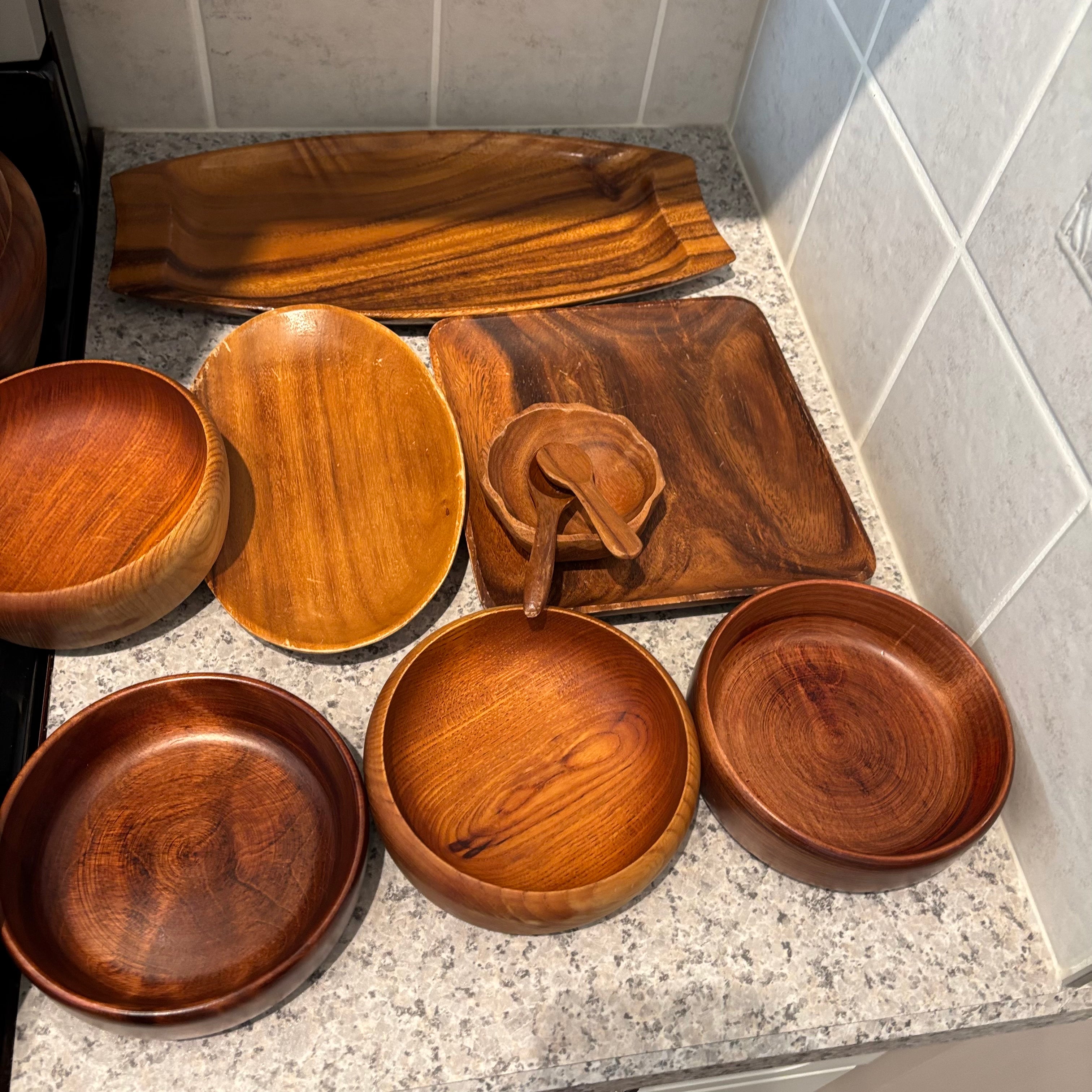 F805 Vintage wooden salad bowls grouping