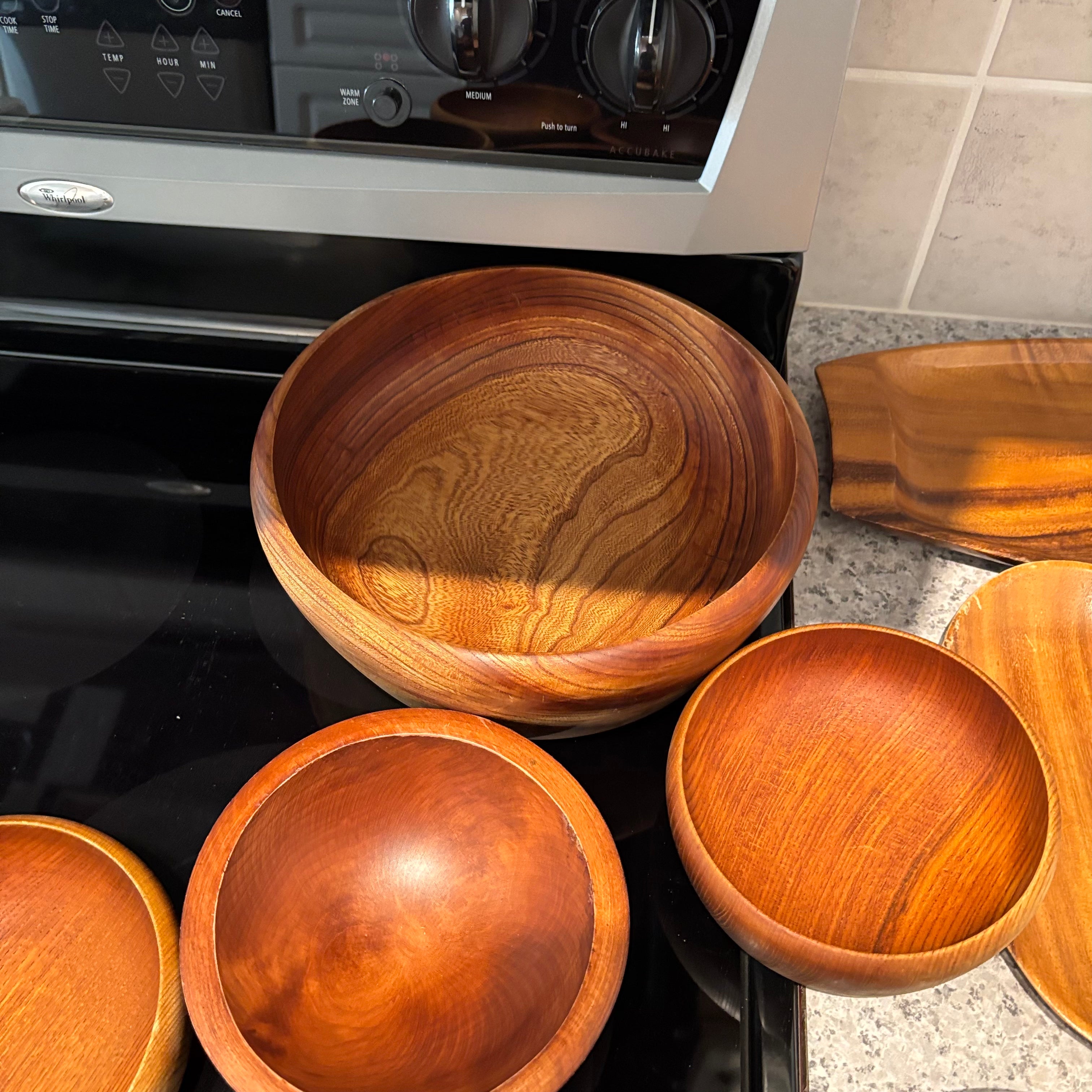 F805 Vintage wooden salad bowls grouping