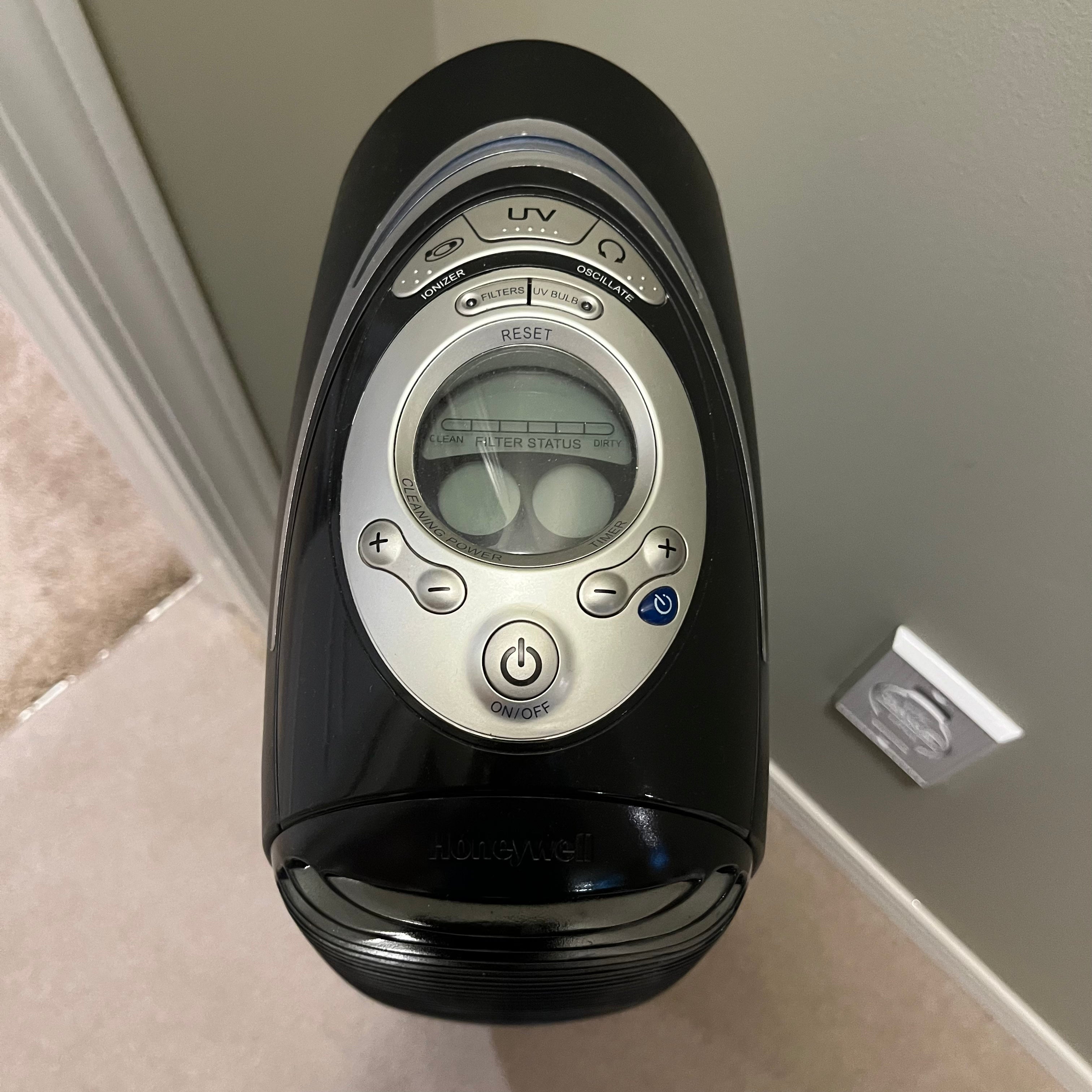 E540 Honeywell Quiet clean tower air purifier (in like new condition)