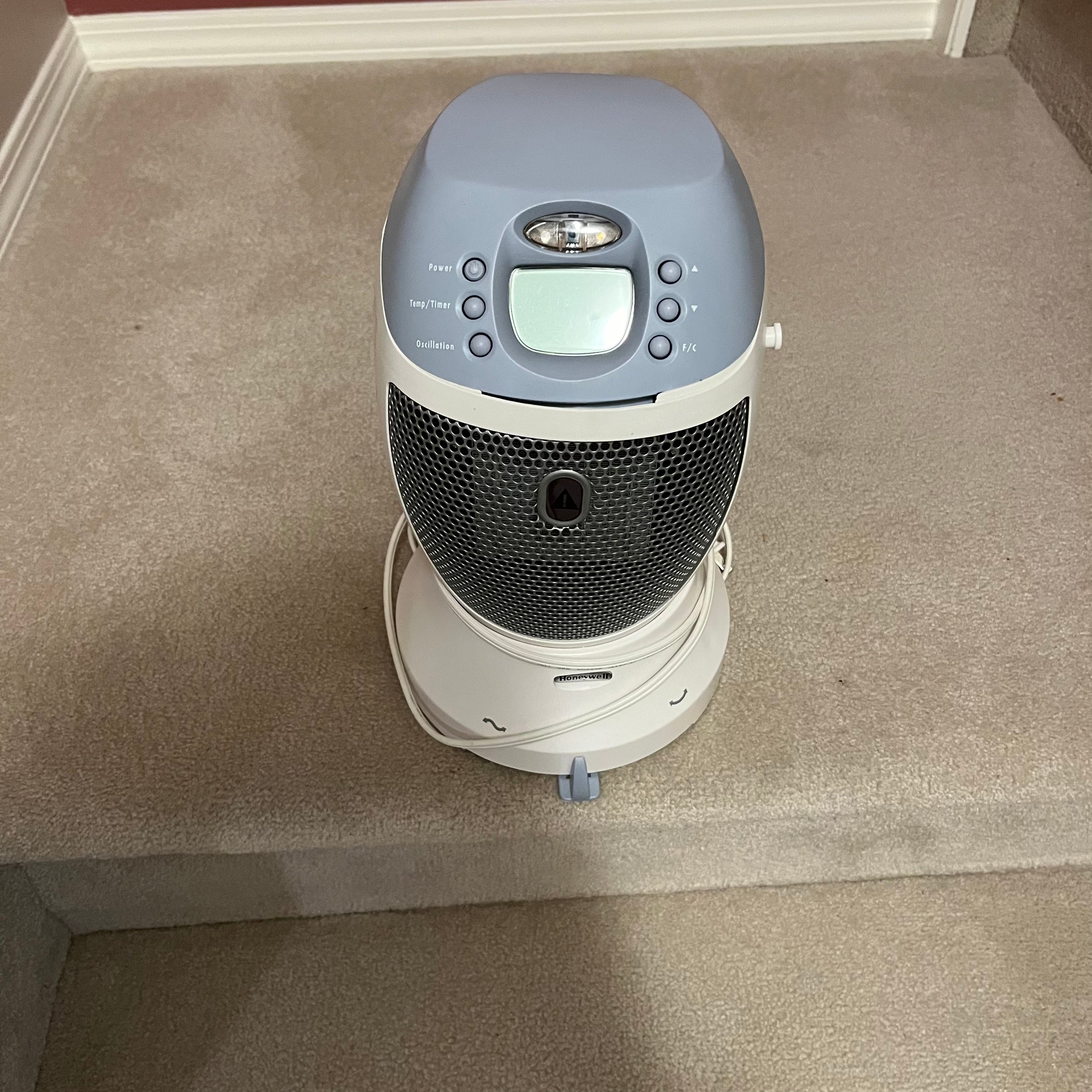 E541 Small digital ceramic oscillating heater