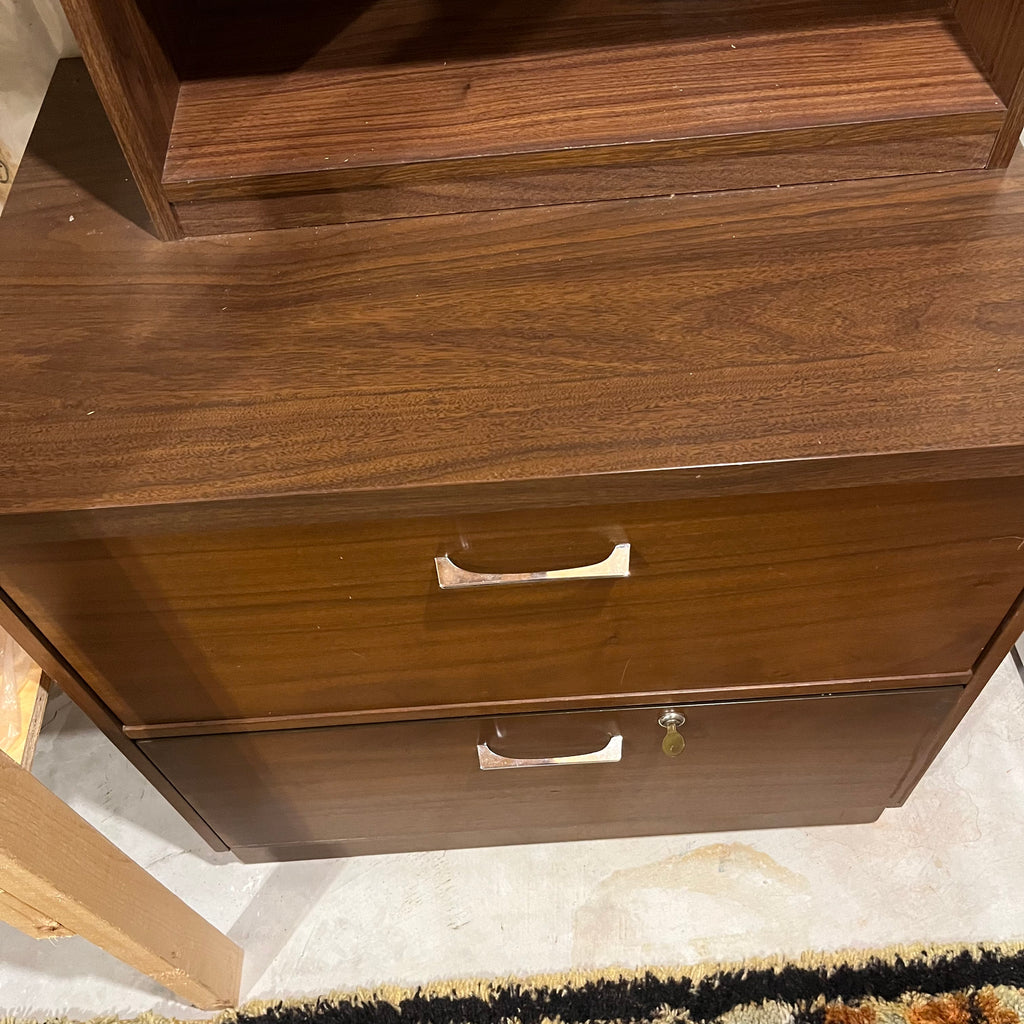 E542 Vintage file cabinet with upper shelf