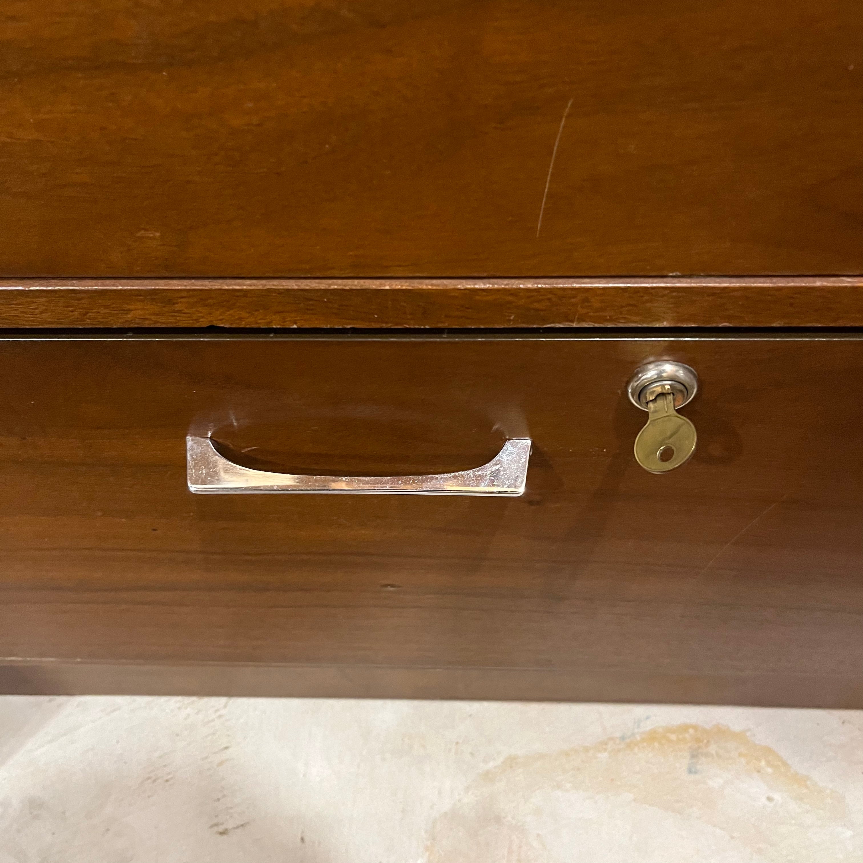 E542 Vintage file cabinet with upper shelf