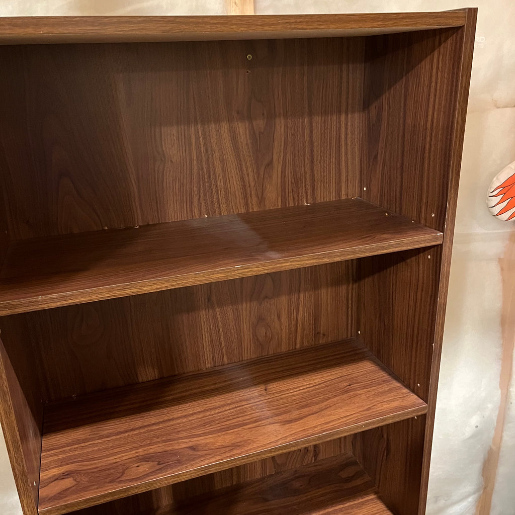 E542 Vintage file cabinet with upper shelf