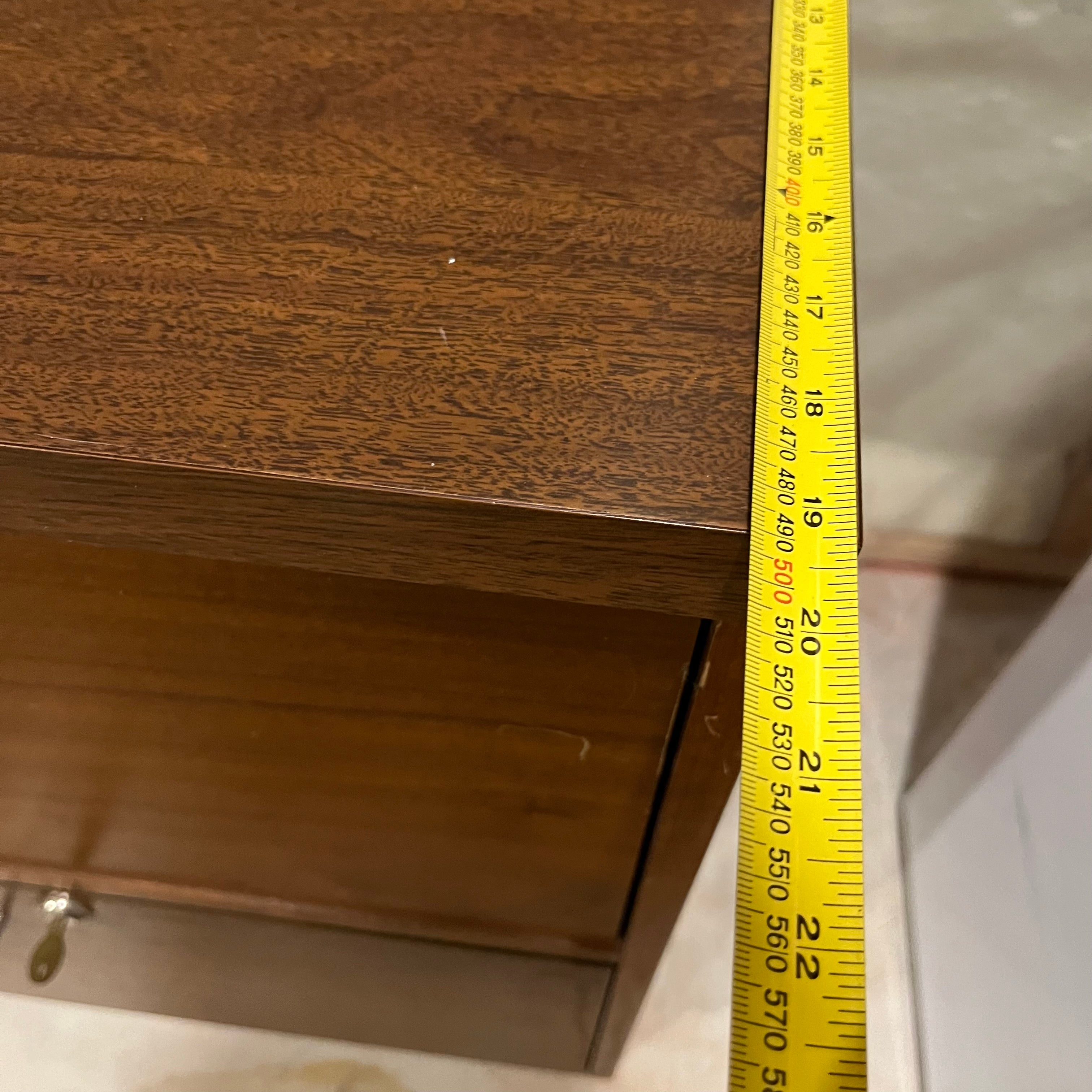 E542 Vintage file cabinet with upper shelf