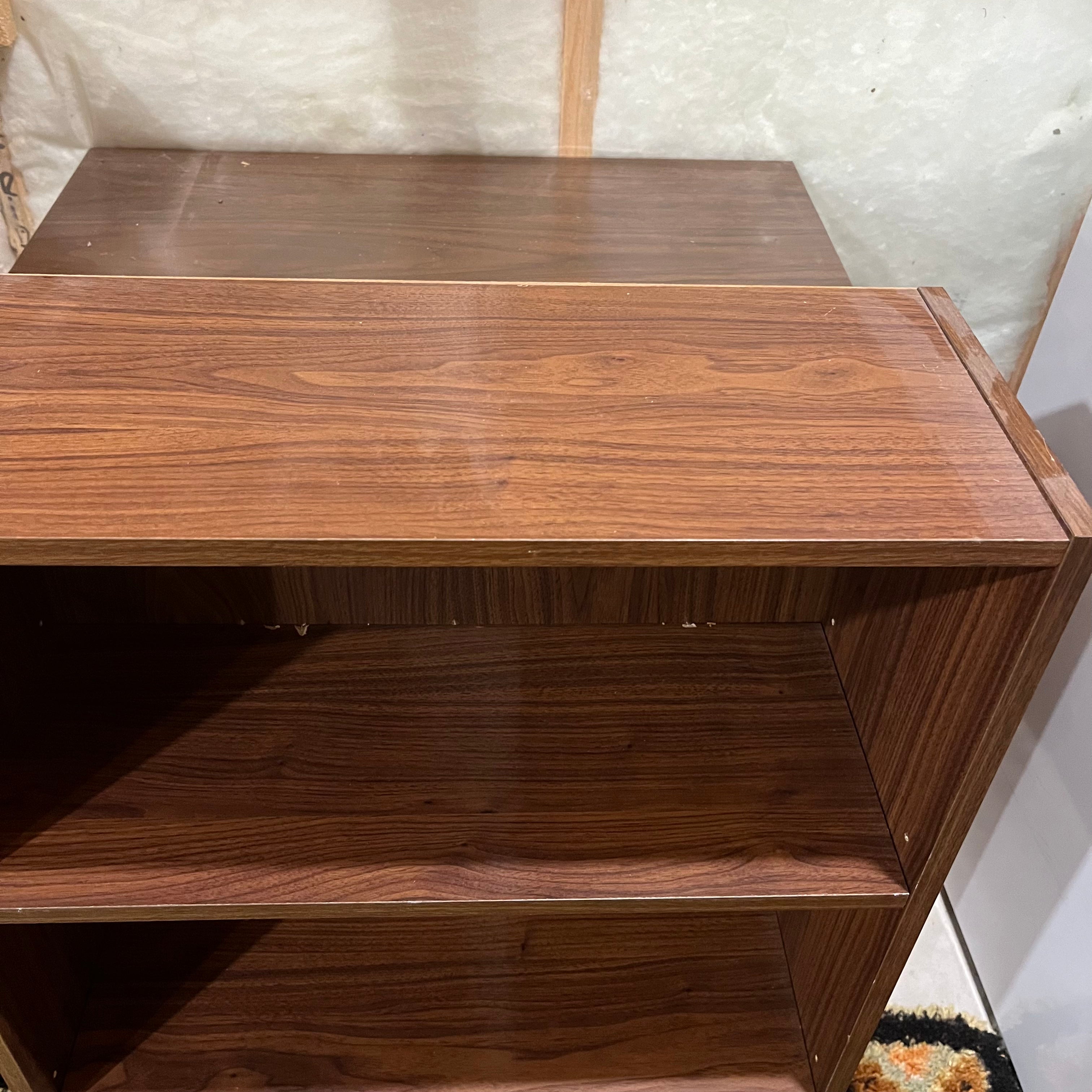 E542 Vintage file cabinet with upper shelf