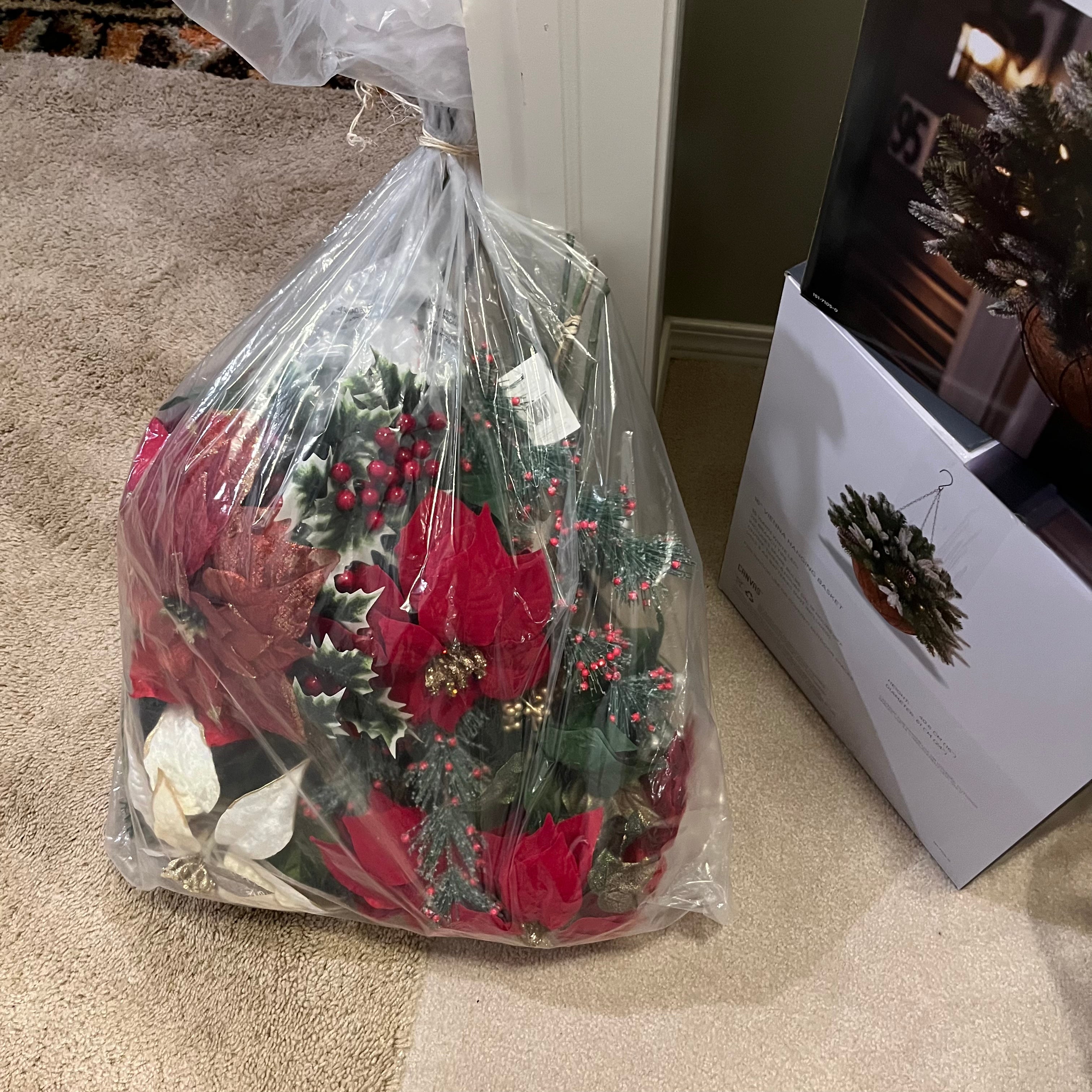 E544 Christmas decor grouping (indoor/outdoor hanging baskets and more)