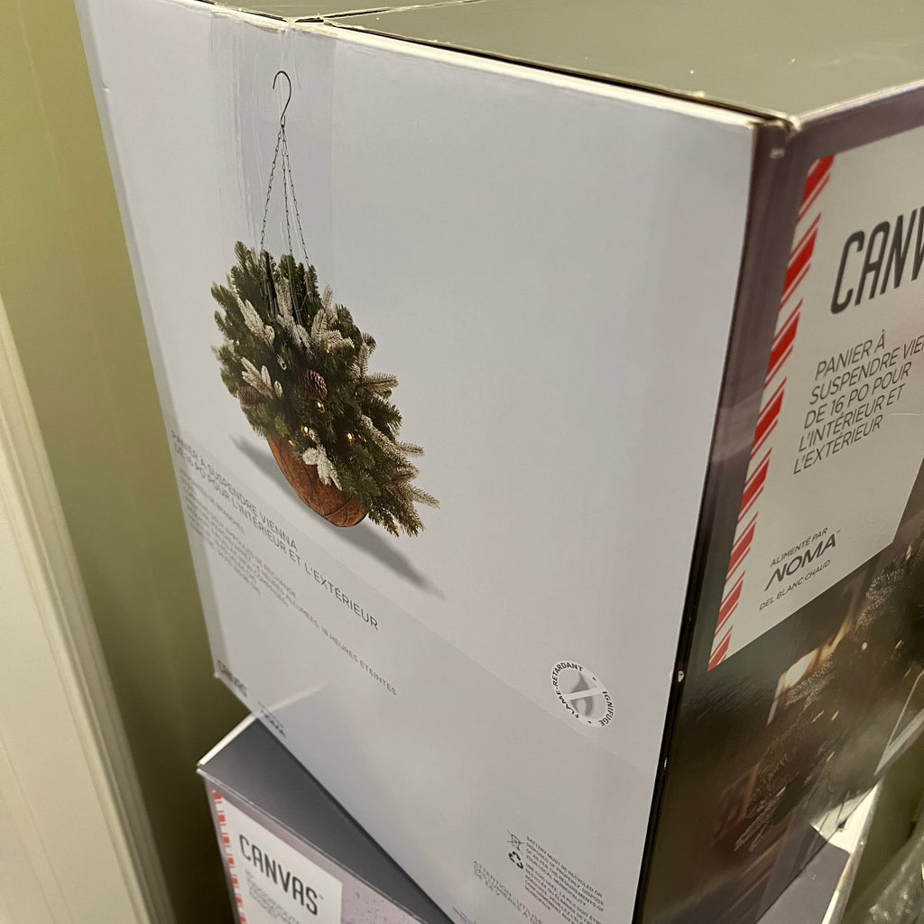 E544 Christmas decor grouping (indoor/outdoor hanging baskets and more)