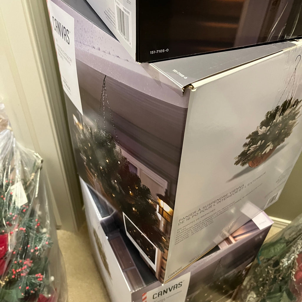 E544 Christmas decor grouping (indoor/outdoor hanging baskets and more)