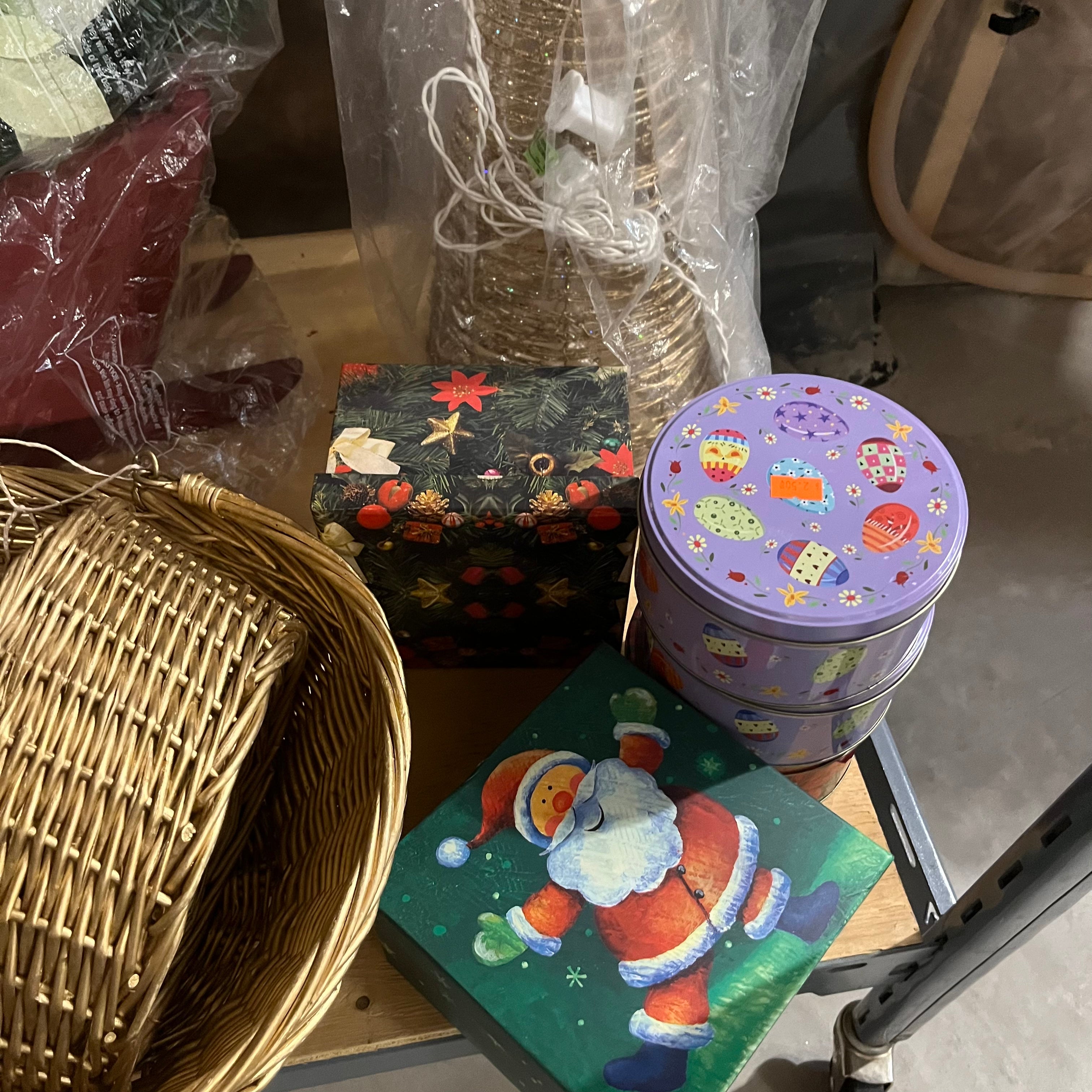 E555 Christmas grouping (faux flowers and more)
