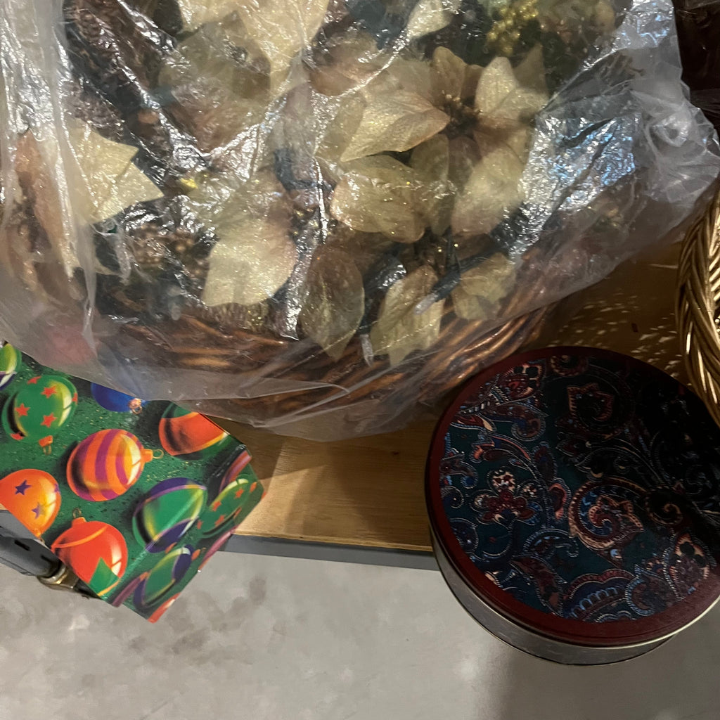 E555 Christmas grouping (faux flowers and more)