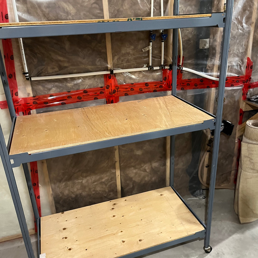 E560 Single large metal shelving unit