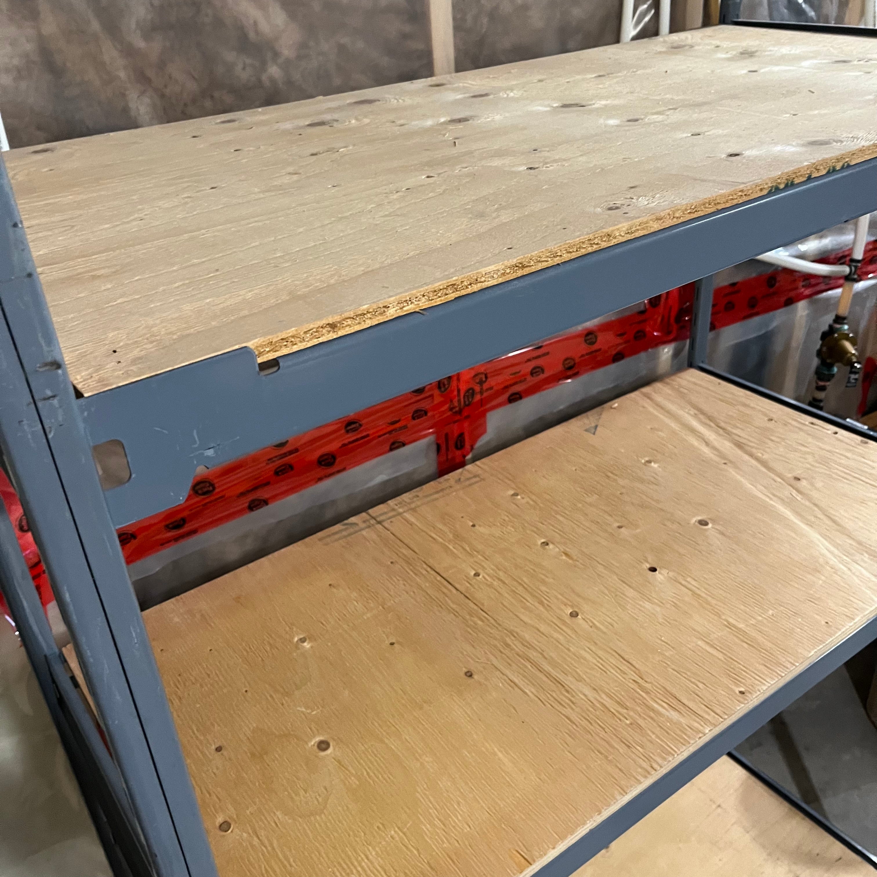 E560 Single large metal shelving unit
