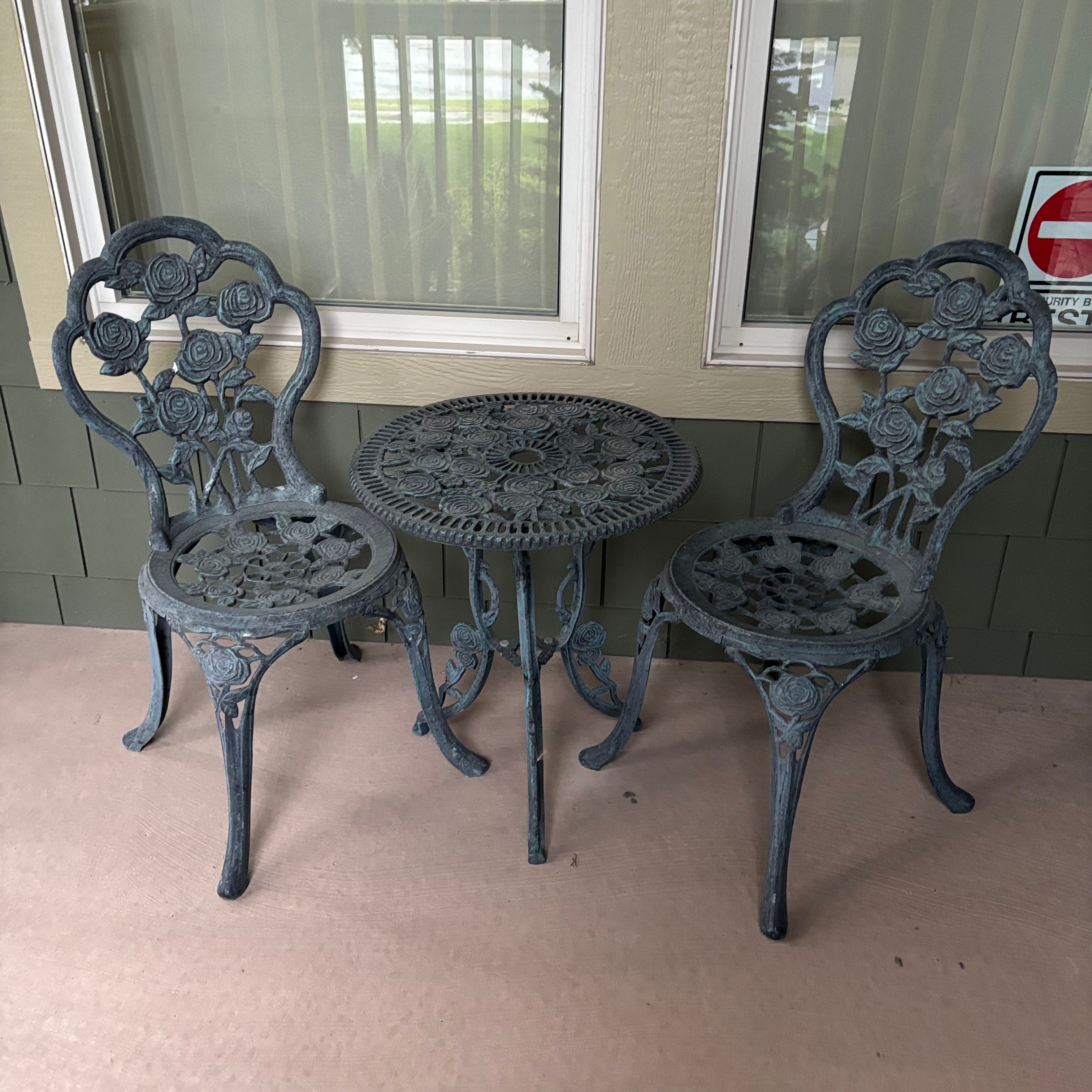 F806 Rose patterned bistro set (table and two chairs) ***aluminum cast