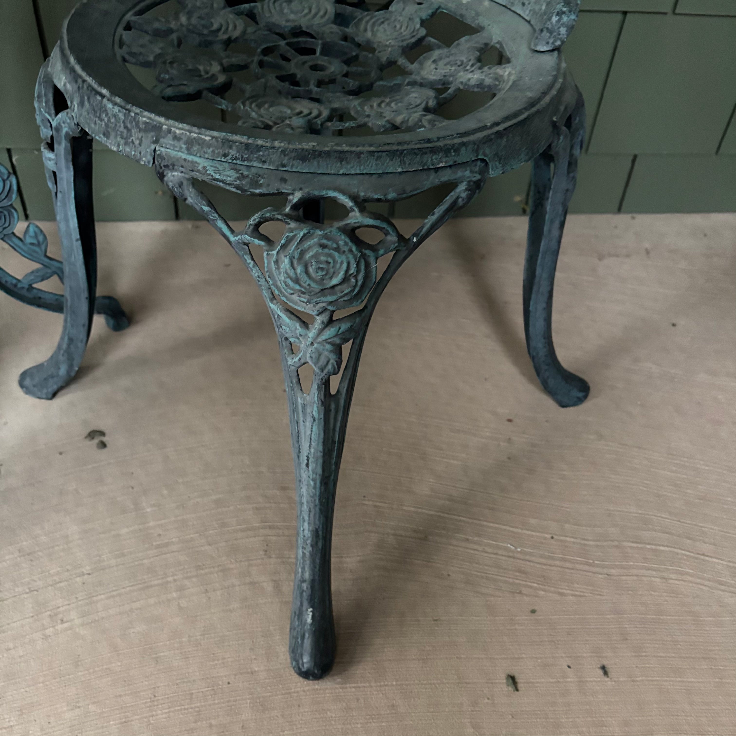 F806 Rose patterned bistro set (table and two chairs) ***aluminum cast