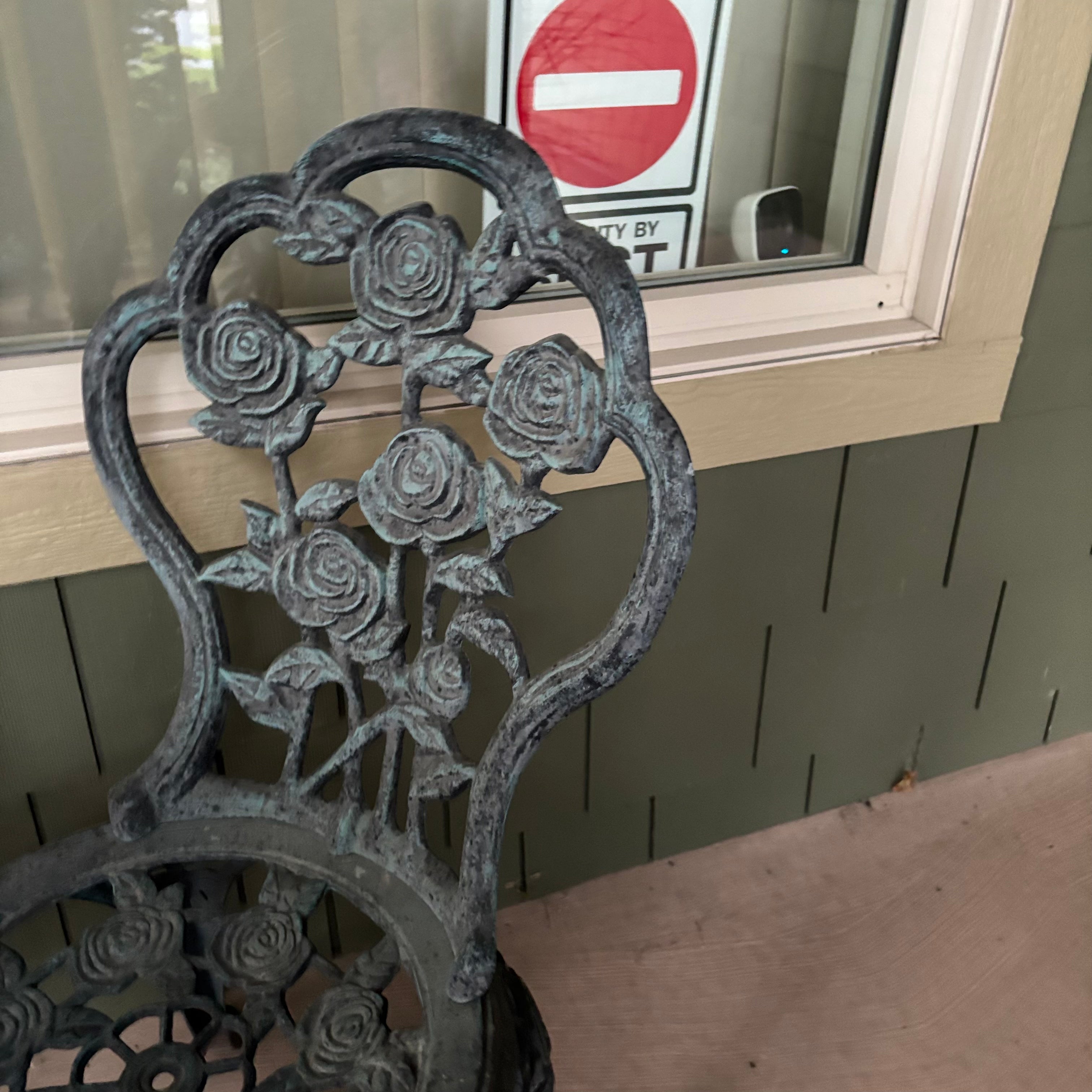 F806 Rose patterned bistro set (table and two chairs) ***aluminum cast