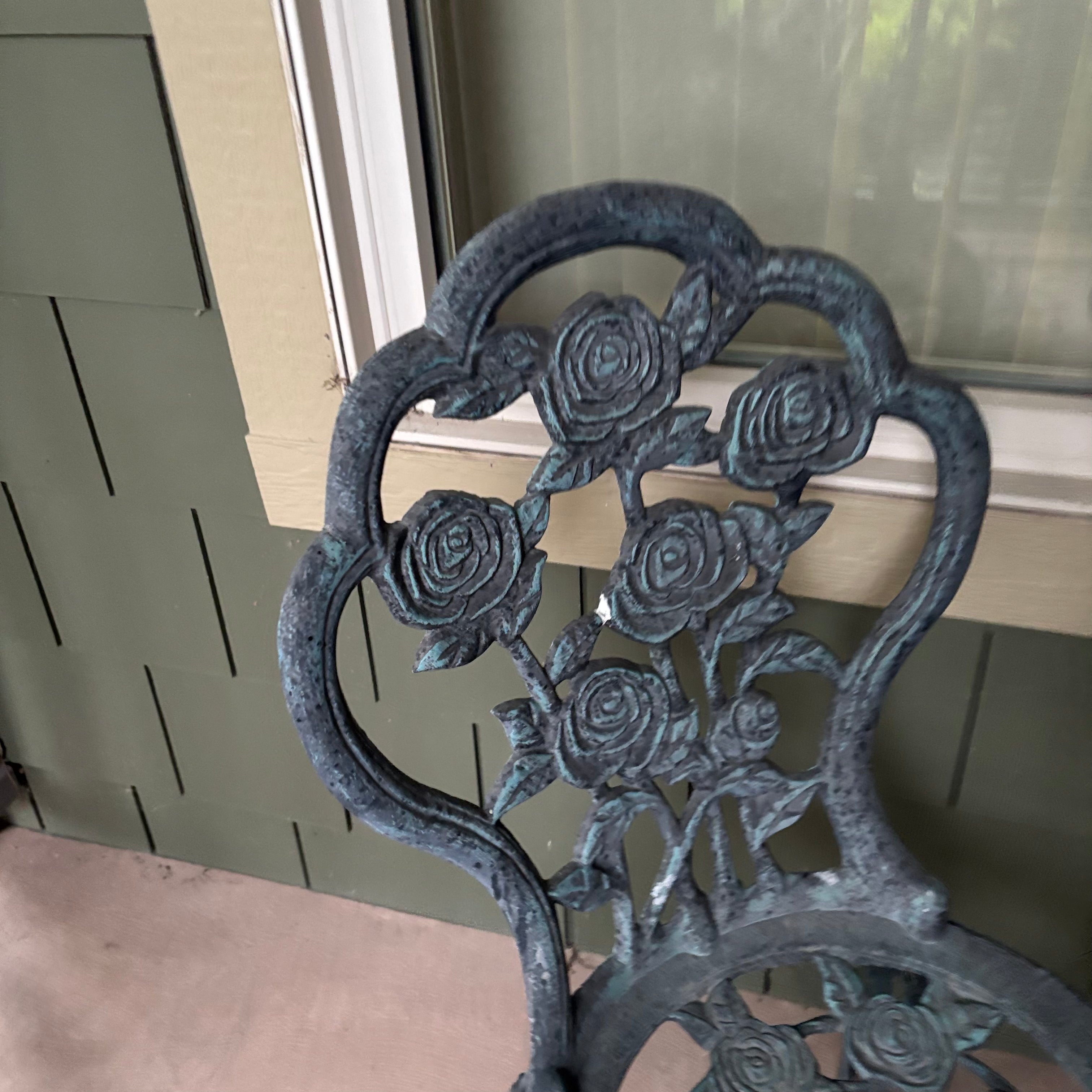 F806 Rose patterned bistro set (table and two chairs) ***aluminum cast