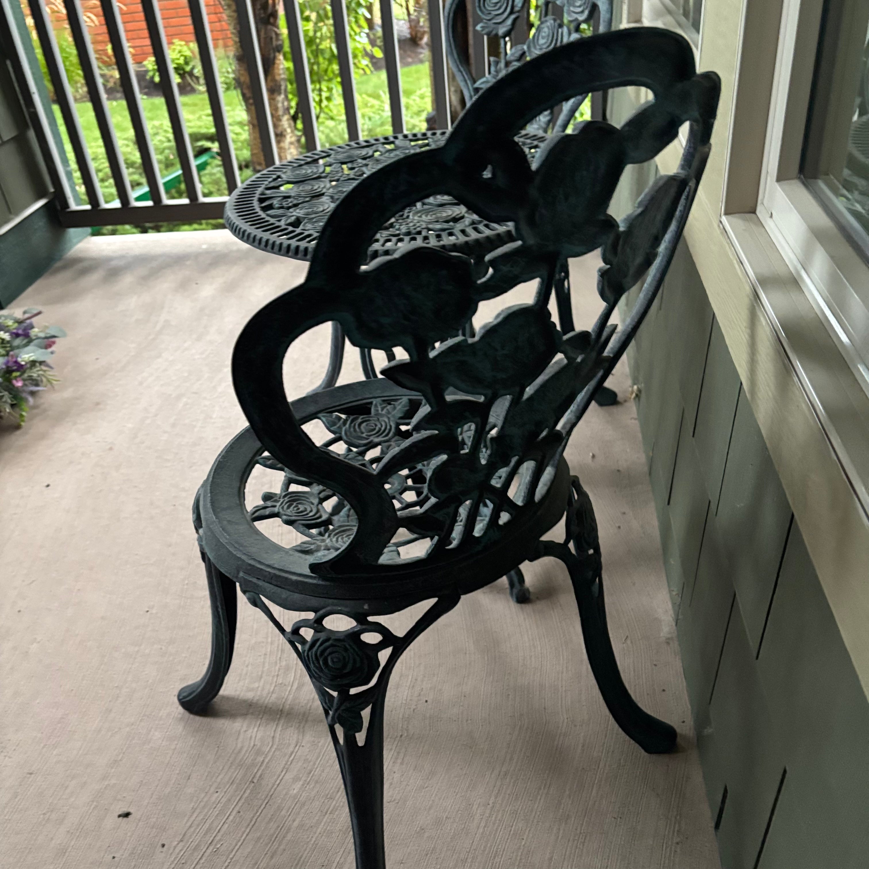 F806 Rose patterned bistro set (table and two chairs) ***aluminum cast