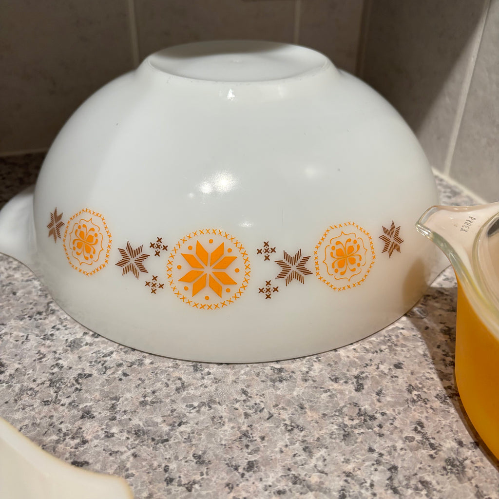F810 Vintage Pyrex Grouping (Town & Country and Sunflower patterns)