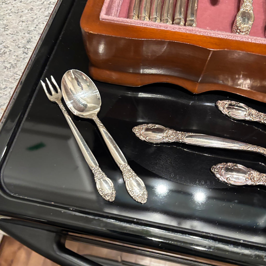 F819 Vintage Oneida Country Lane flatware grouping