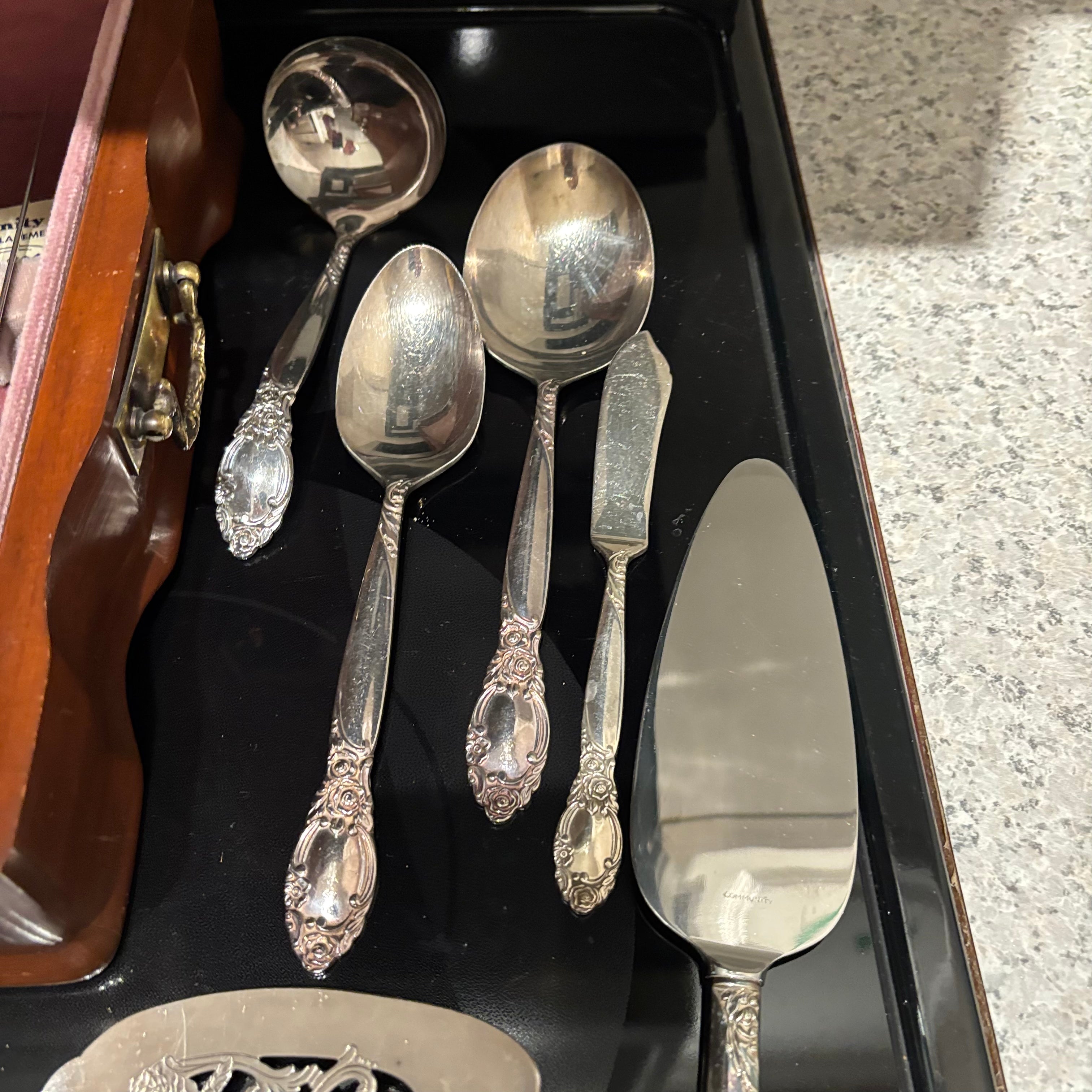 F819 Vintage Oneida Country Lane flatware grouping