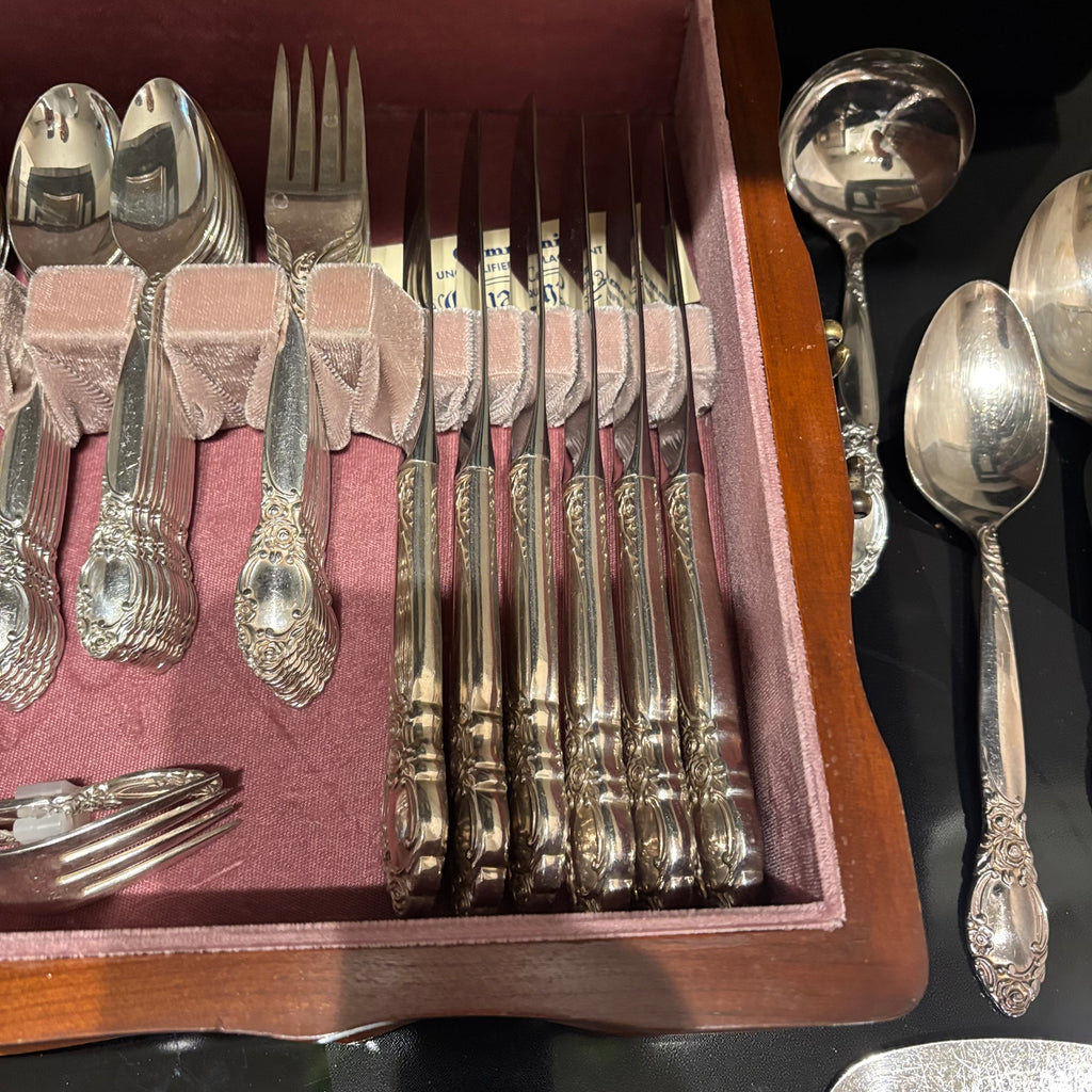 F819 Vintage Oneida Country Lane flatware grouping