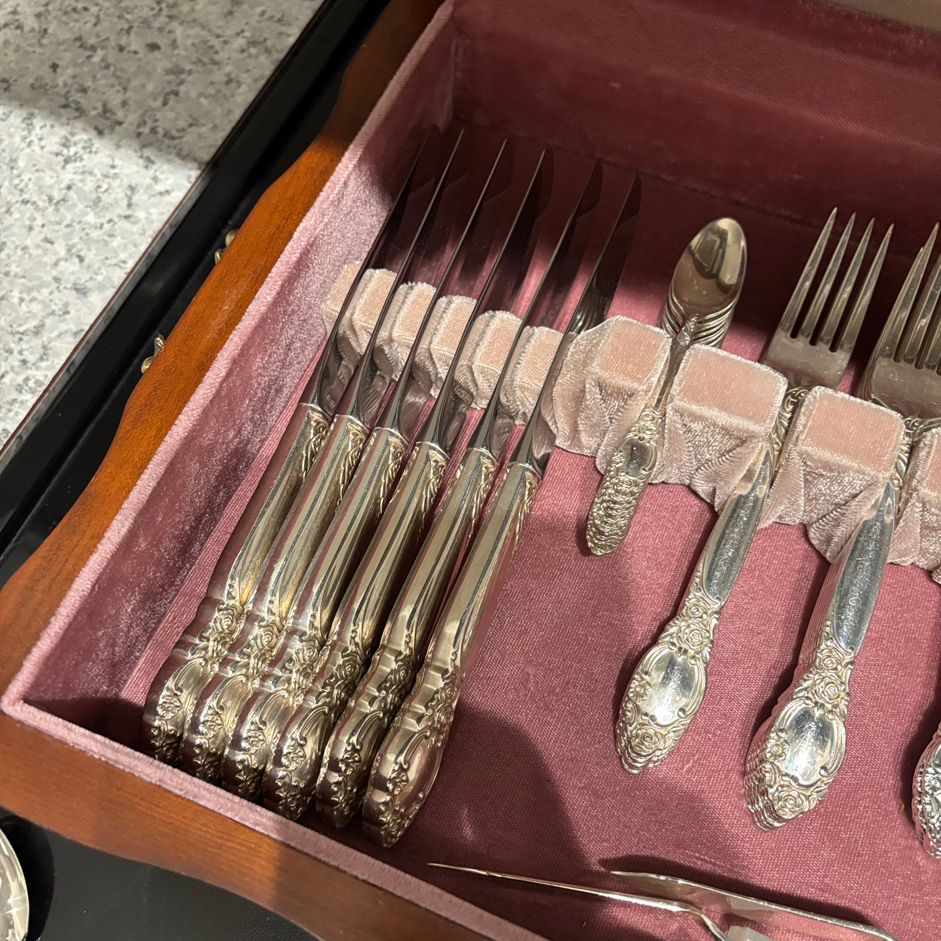 F819 Vintage Oneida Country Lane flatware grouping