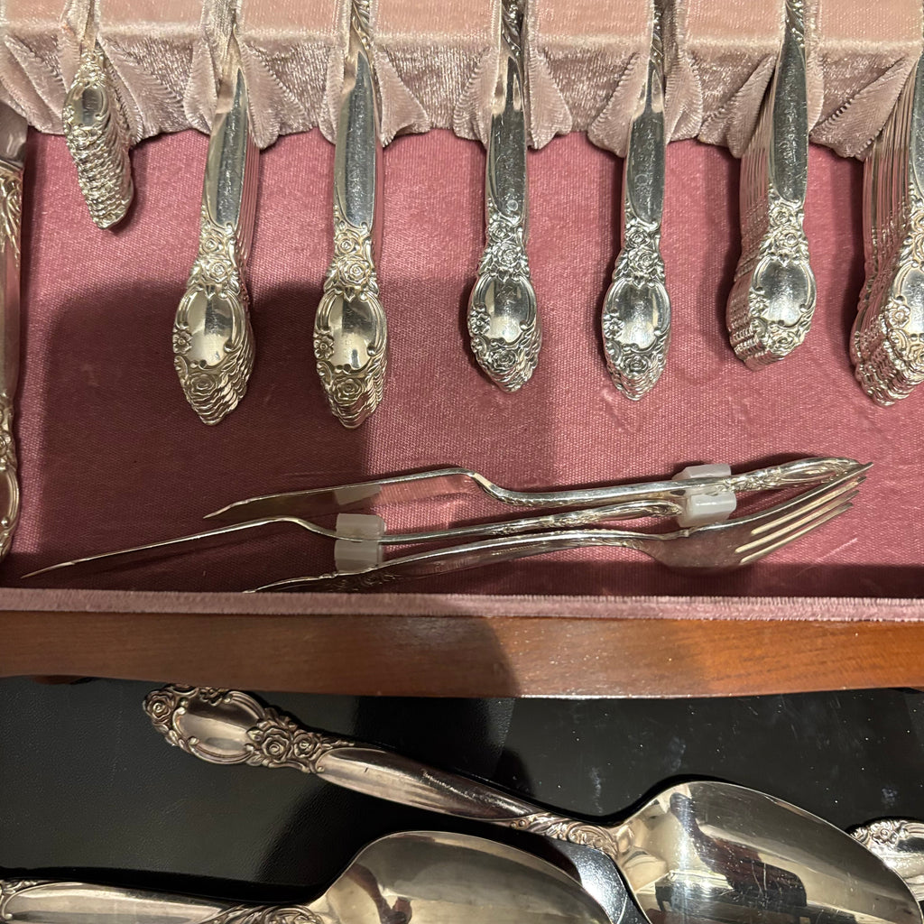 F819 Vintage Oneida Country Lane flatware grouping