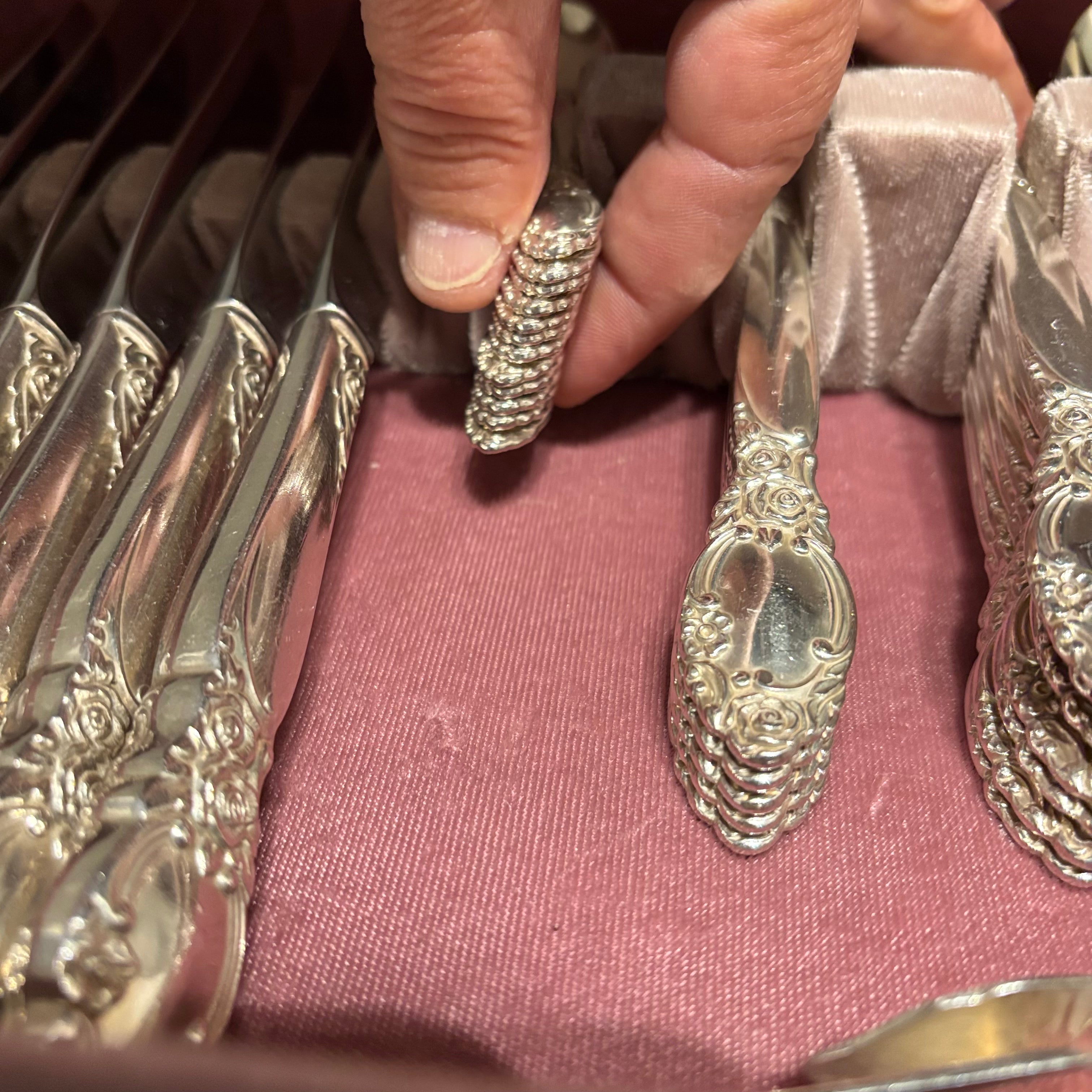 F819 Vintage Oneida Country Lane flatware grouping