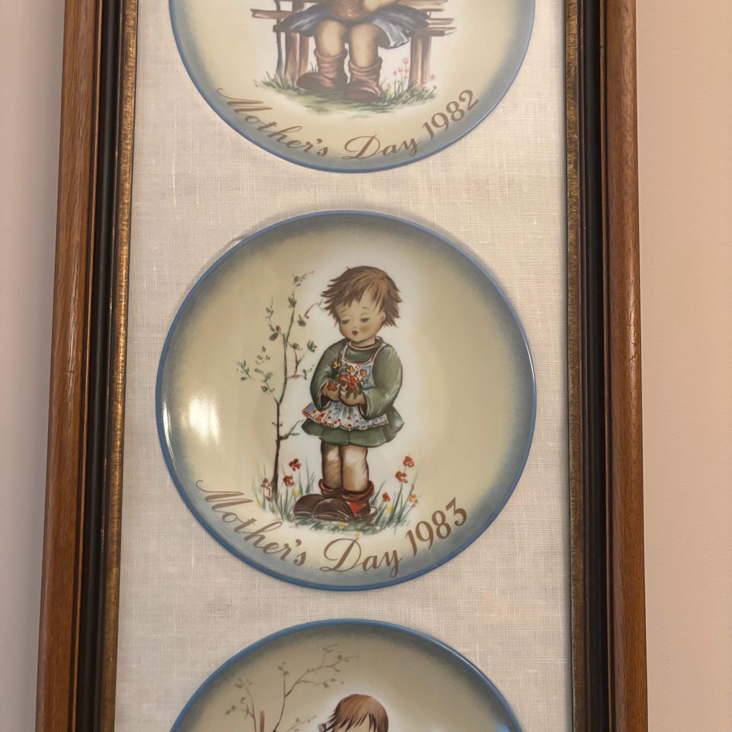 F821 Vintage Hummel Mothers Day plate framed display
