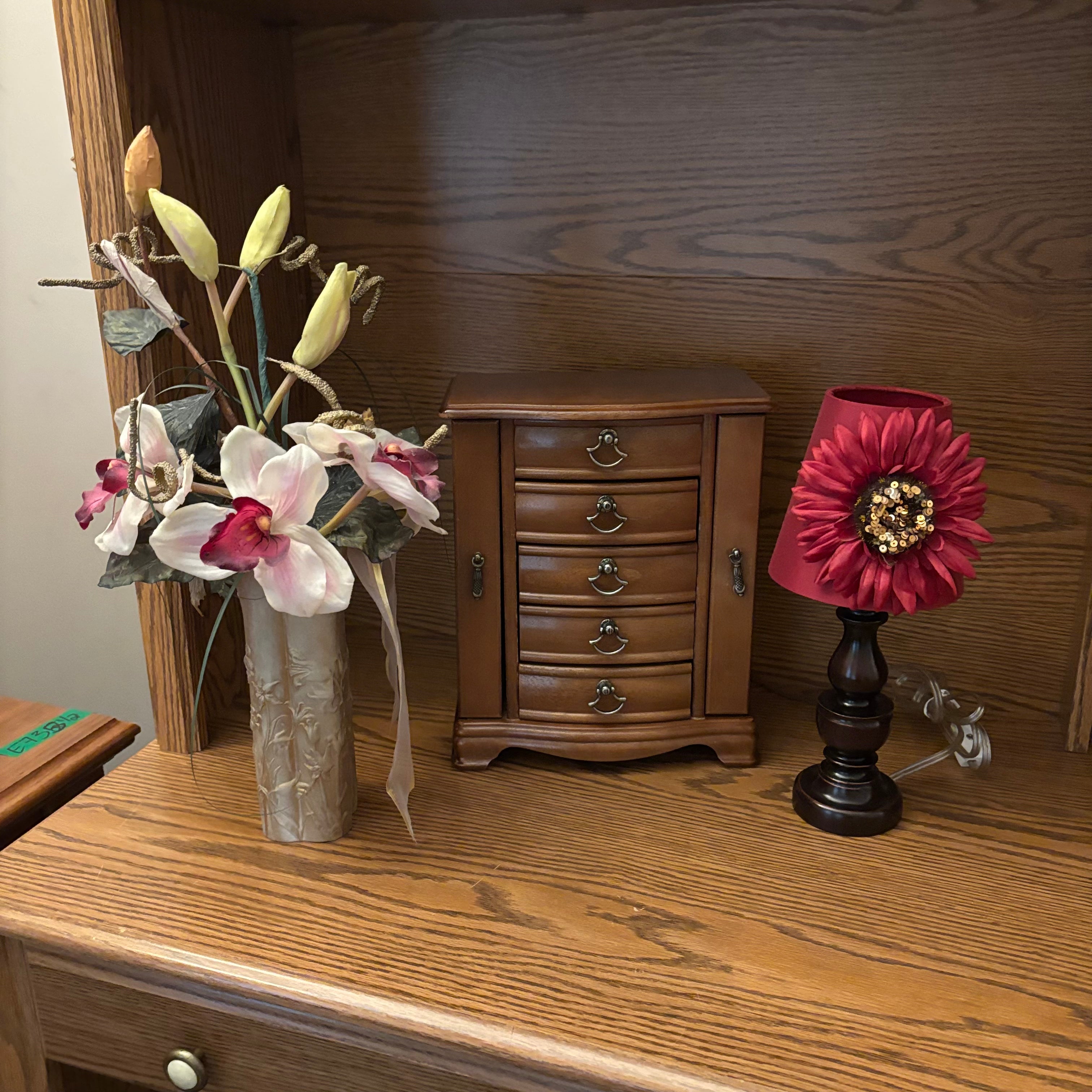 F822 Home Decor Grouping (wooden jewellery box and more)