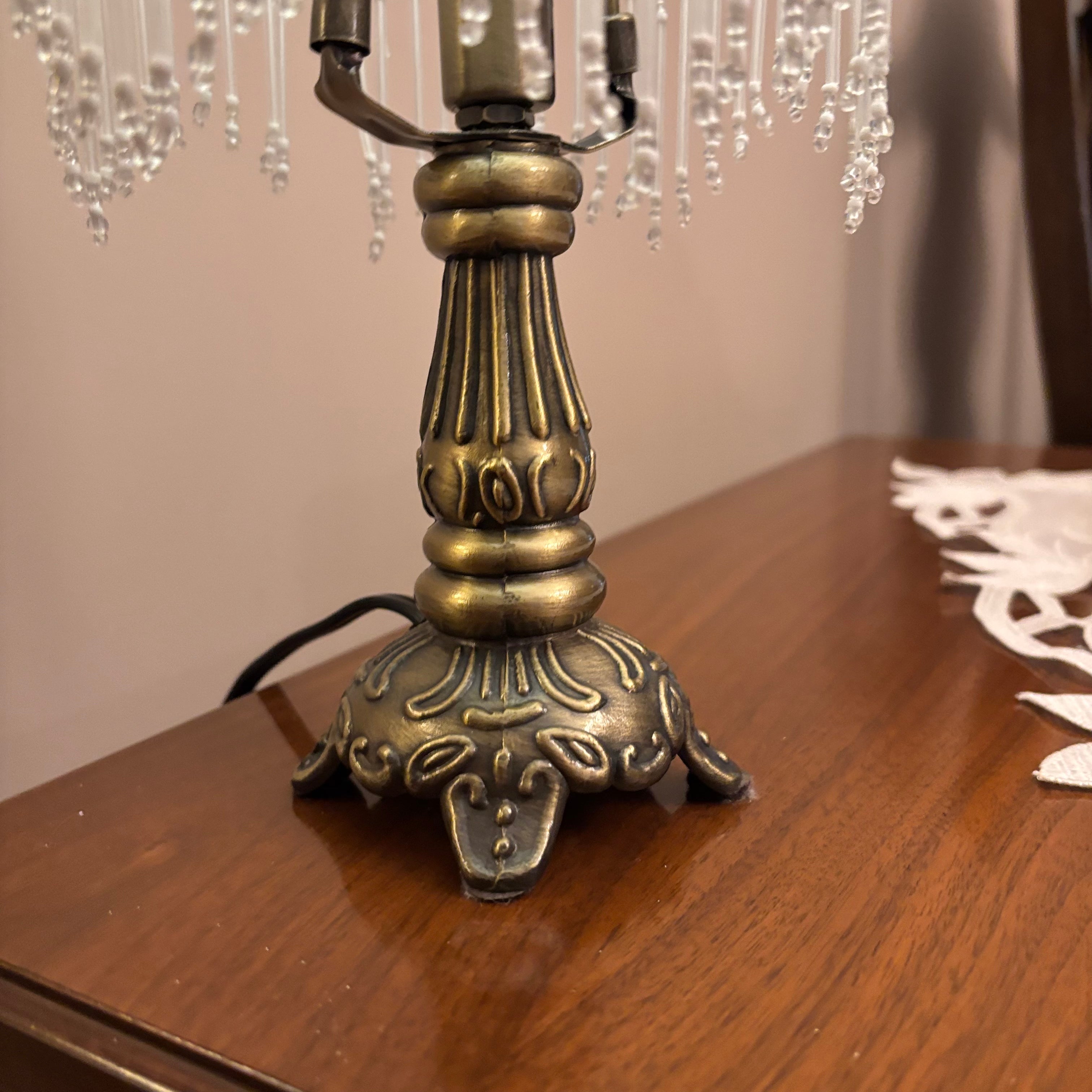 F823 Home Decor Grouping Grouping (table lamp and table runner)