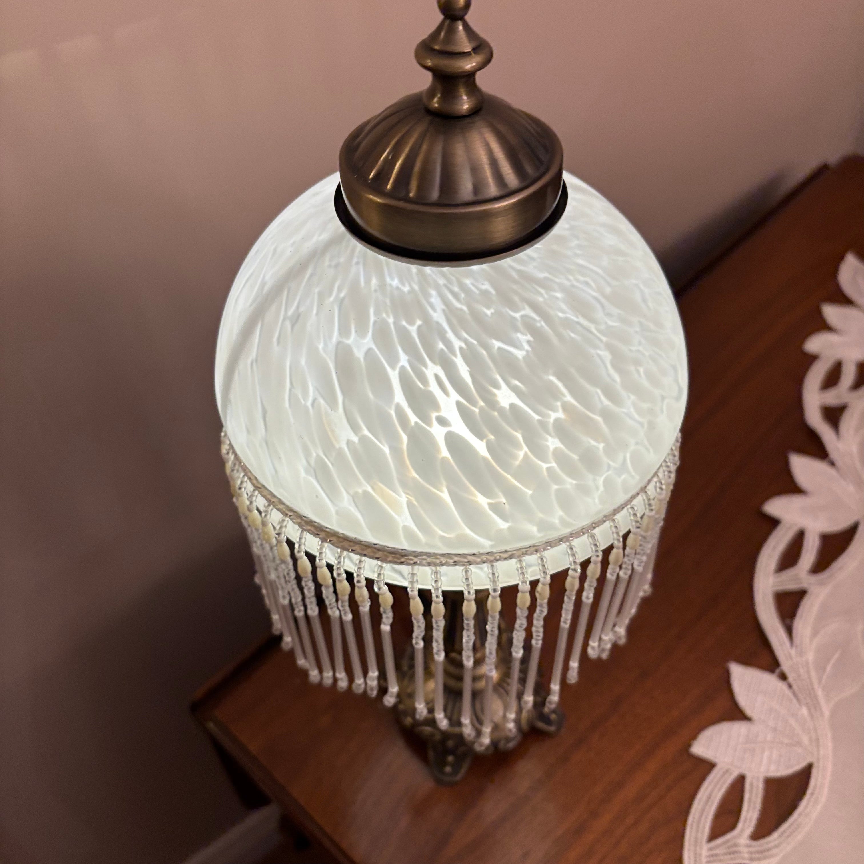F823 Home Decor Grouping Grouping (table lamp and table runner)