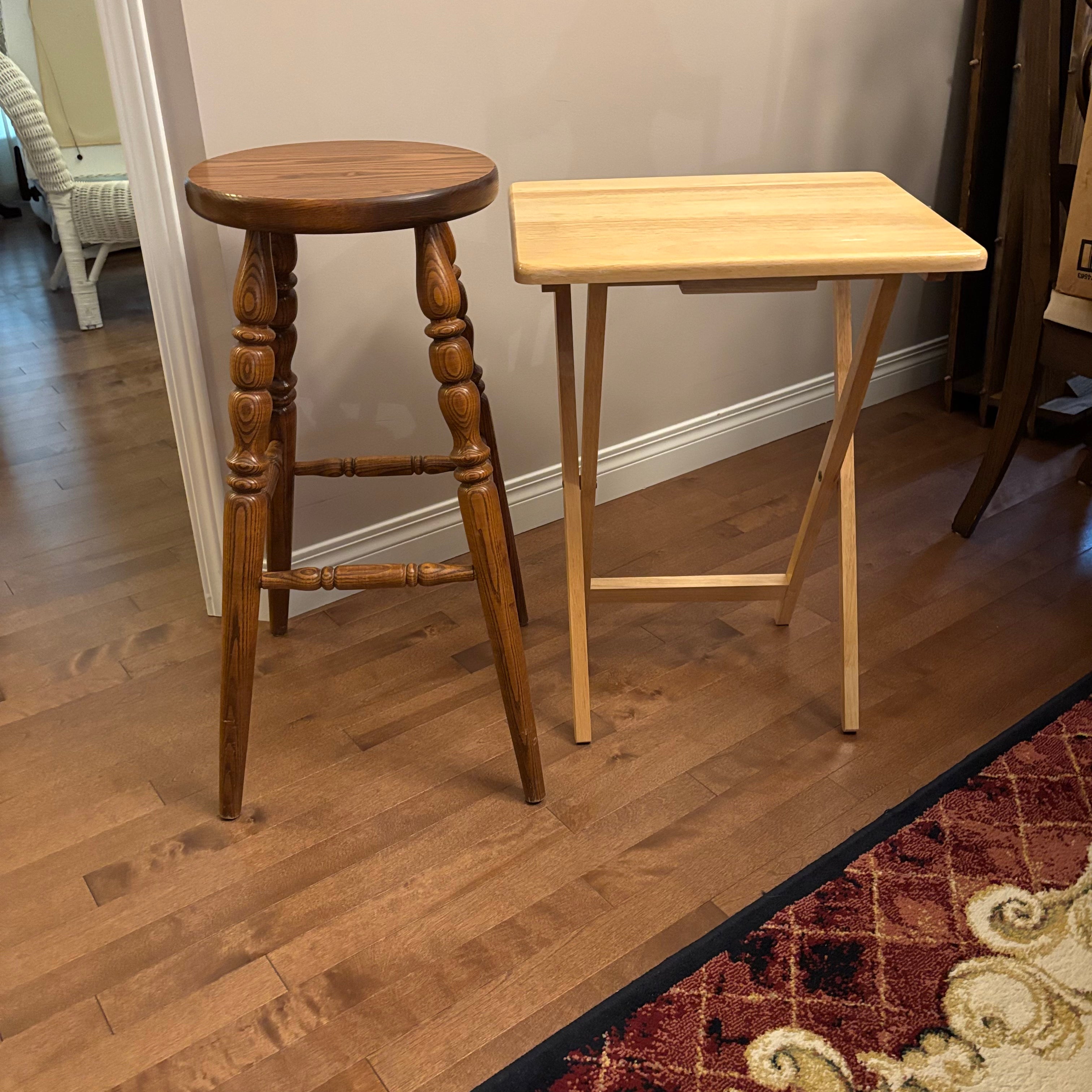 F825 TV tray and bar stool grouping