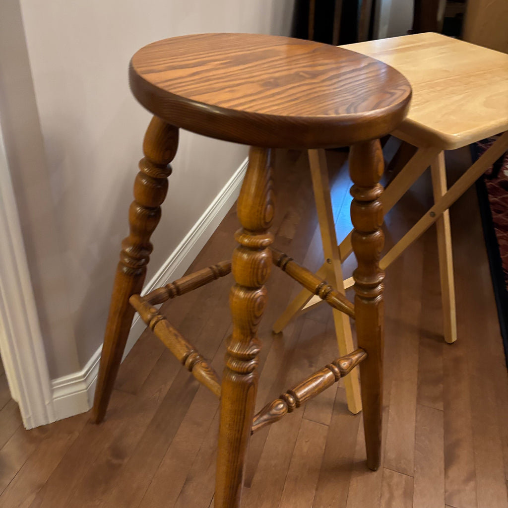 F825 TV tray and bar stool grouping
