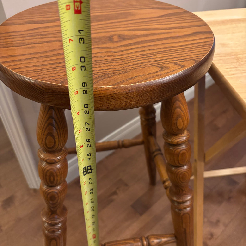 F825 TV tray and bar stool grouping