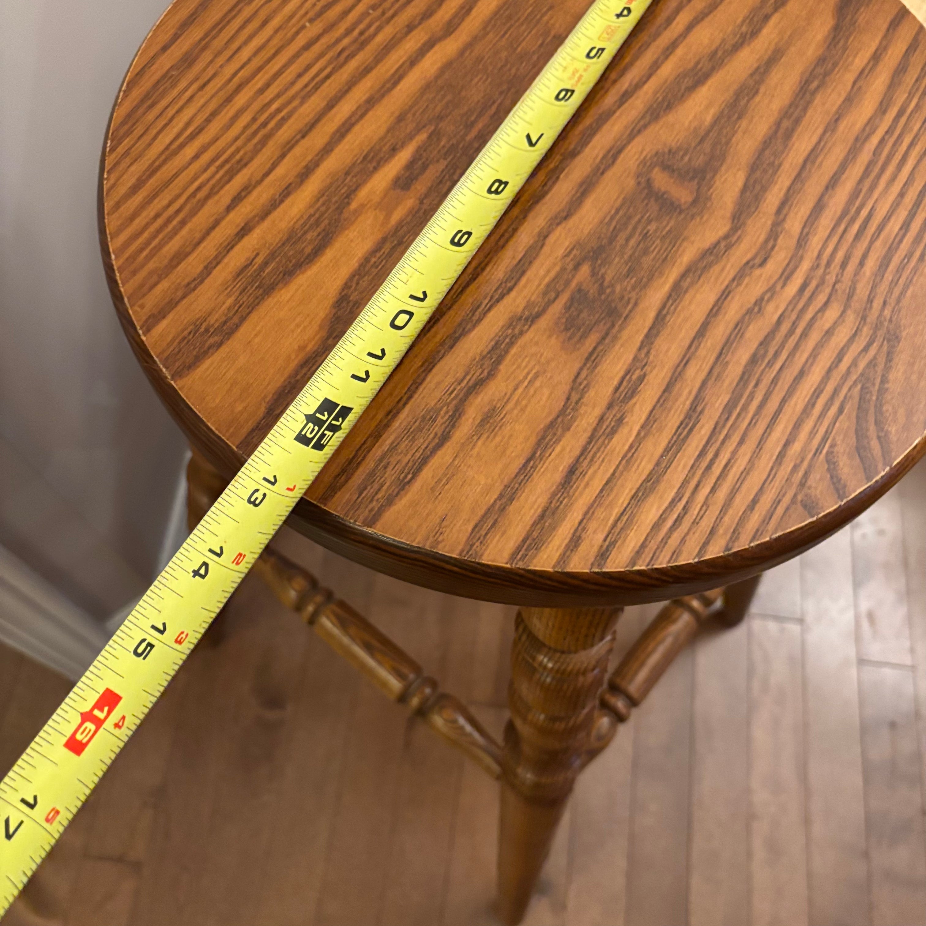 F825 TV tray and bar stool grouping