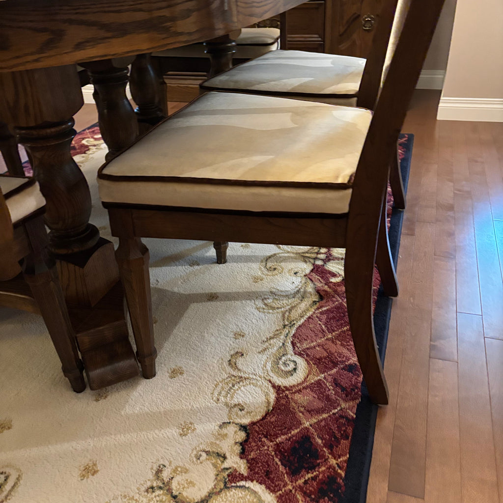 F826 Vintage Wooden Dining Room Set (table, six chairs and six leaves)