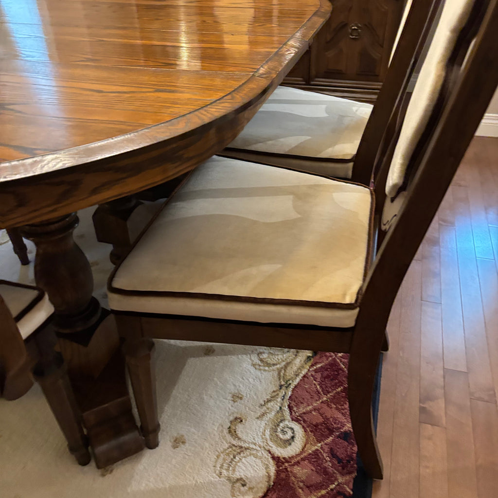 F826 Vintage Wooden Dining Room Set (table, six chairs and six leaves)