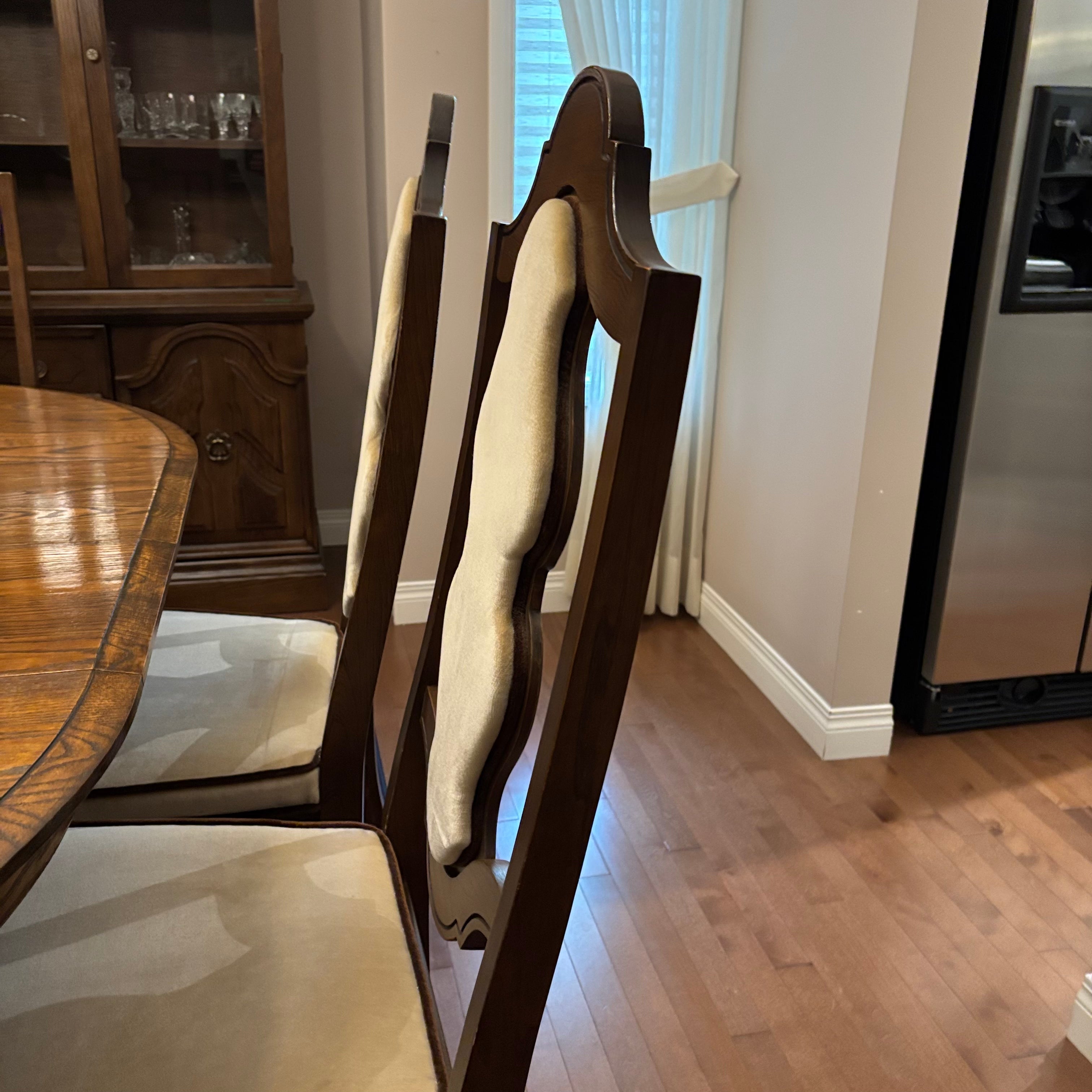 F826 Vintage Wooden Dining Room Set (table, six chairs and six leaves)
