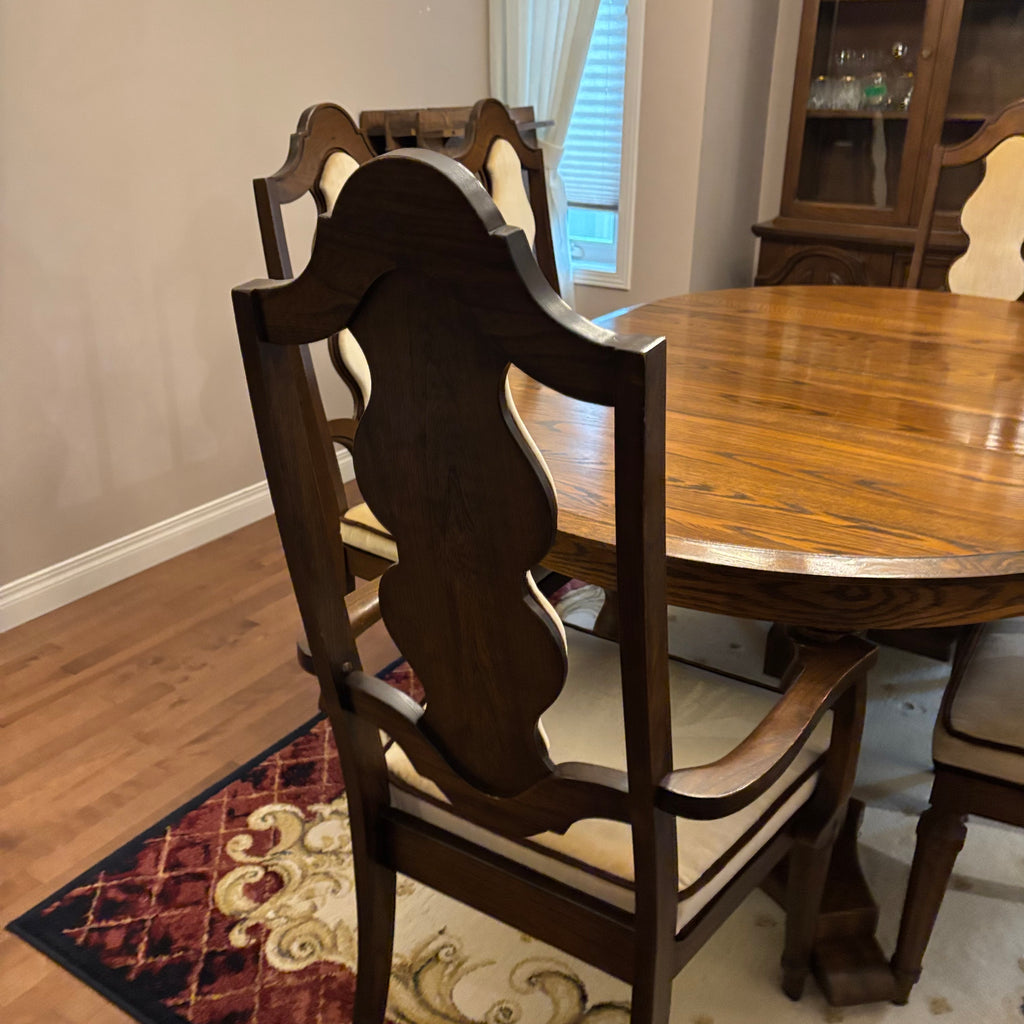 F826 Vintage Wooden Dining Room Set (table, six chairs and six leaves)