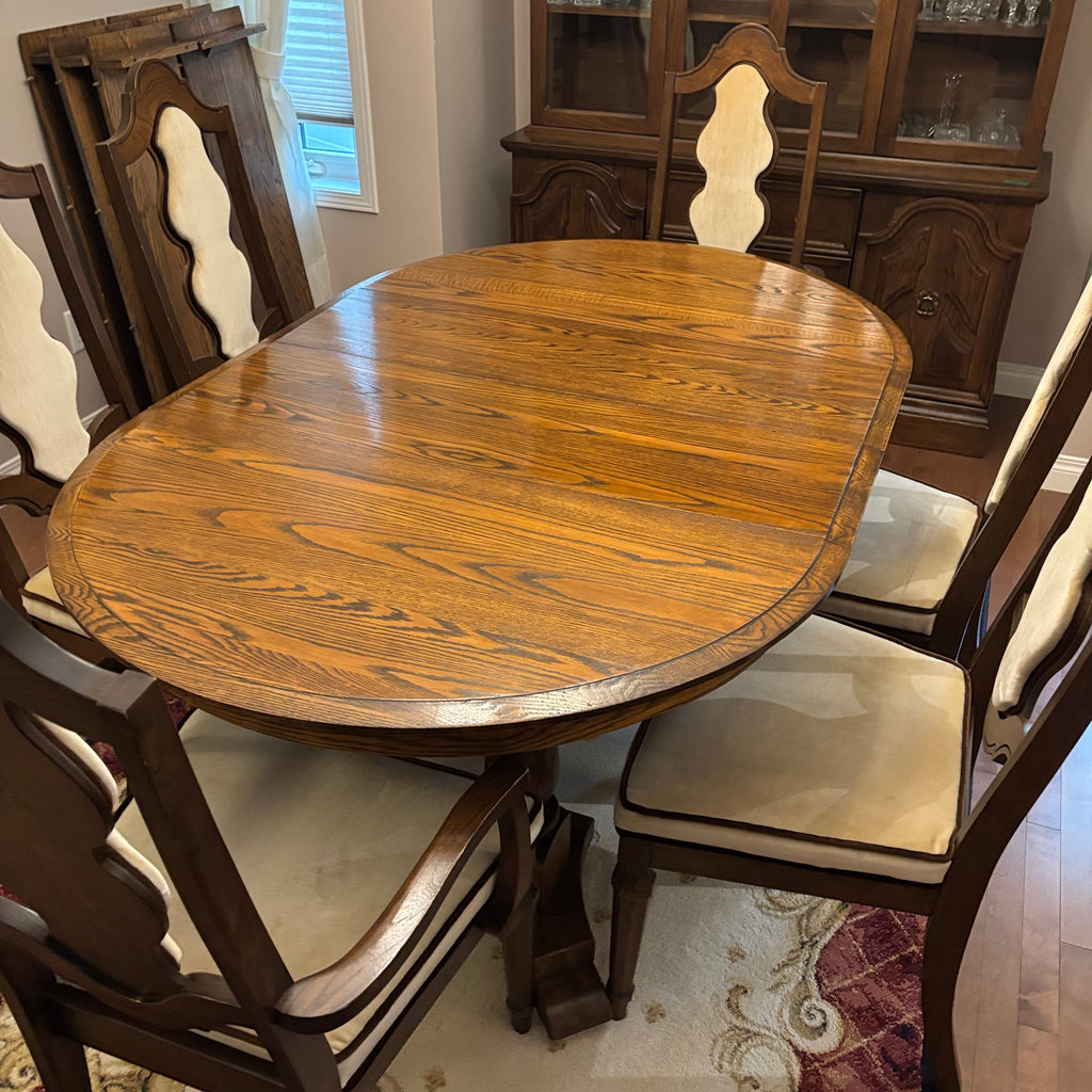 F826 Vintage Wooden Dining Room Set (table, six chairs and six leaves)