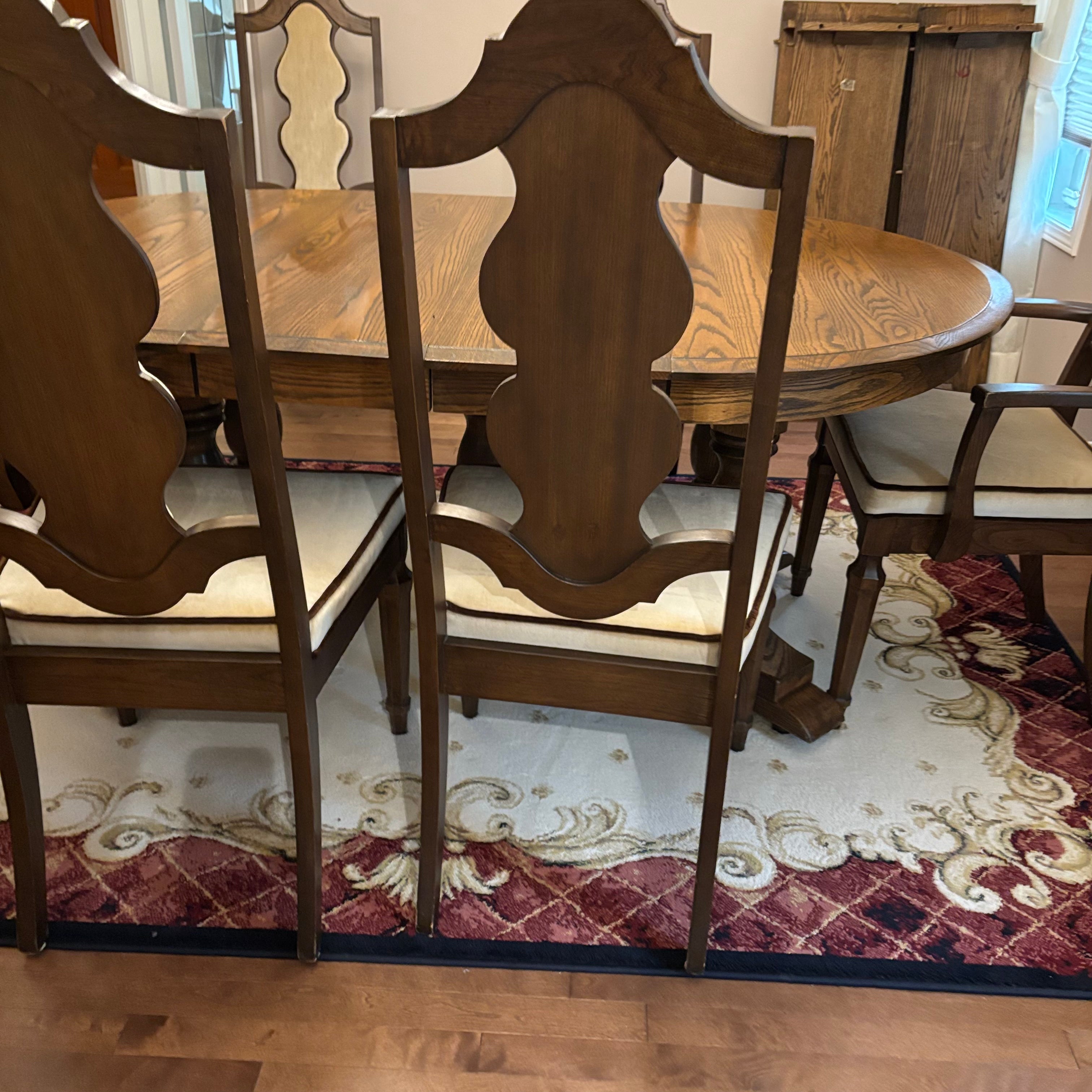 F826 Vintage Wooden Dining Room Set (table, six chairs and six leaves)