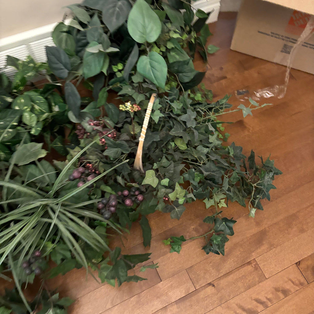 F833 Faux greenery grouping