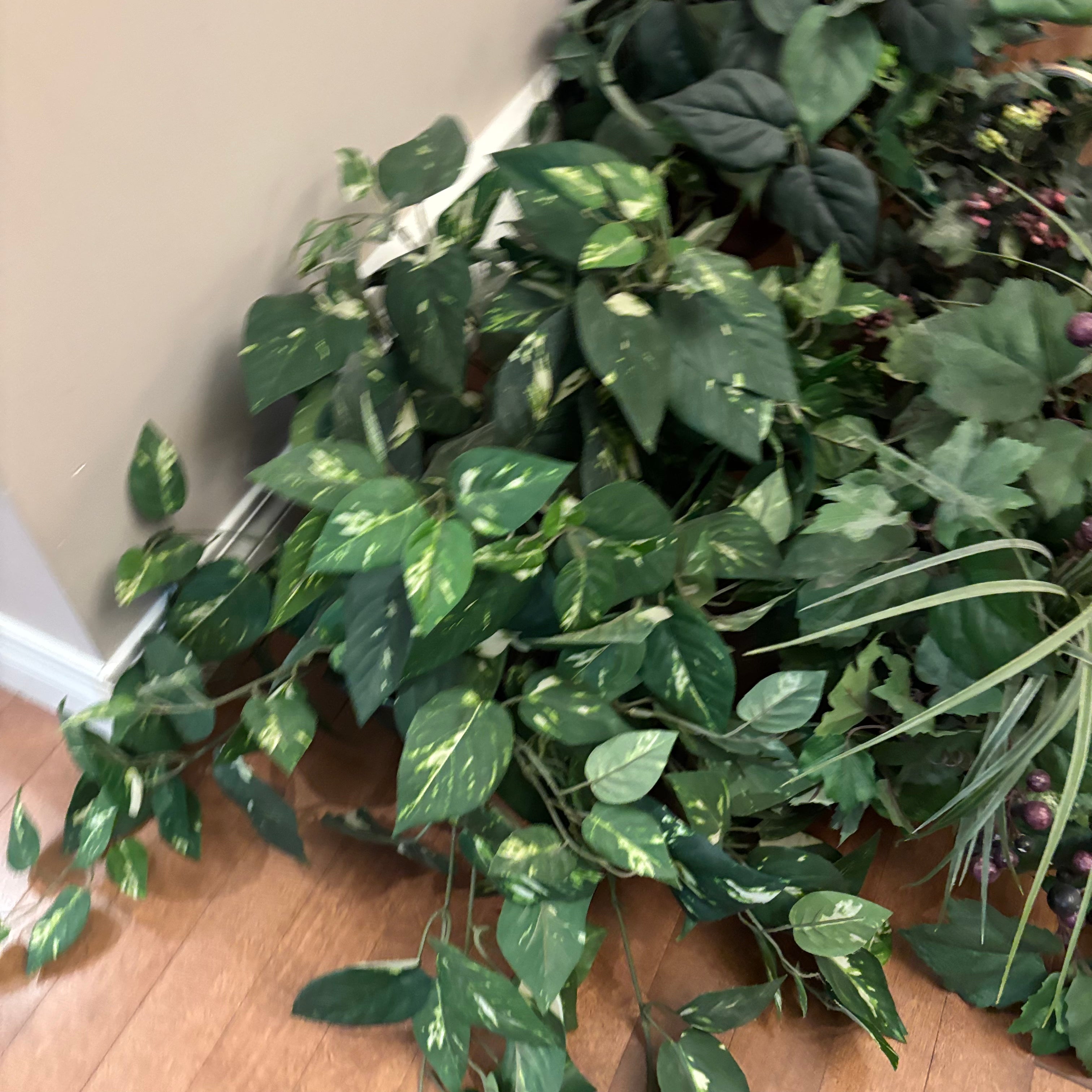 F833 Faux greenery grouping