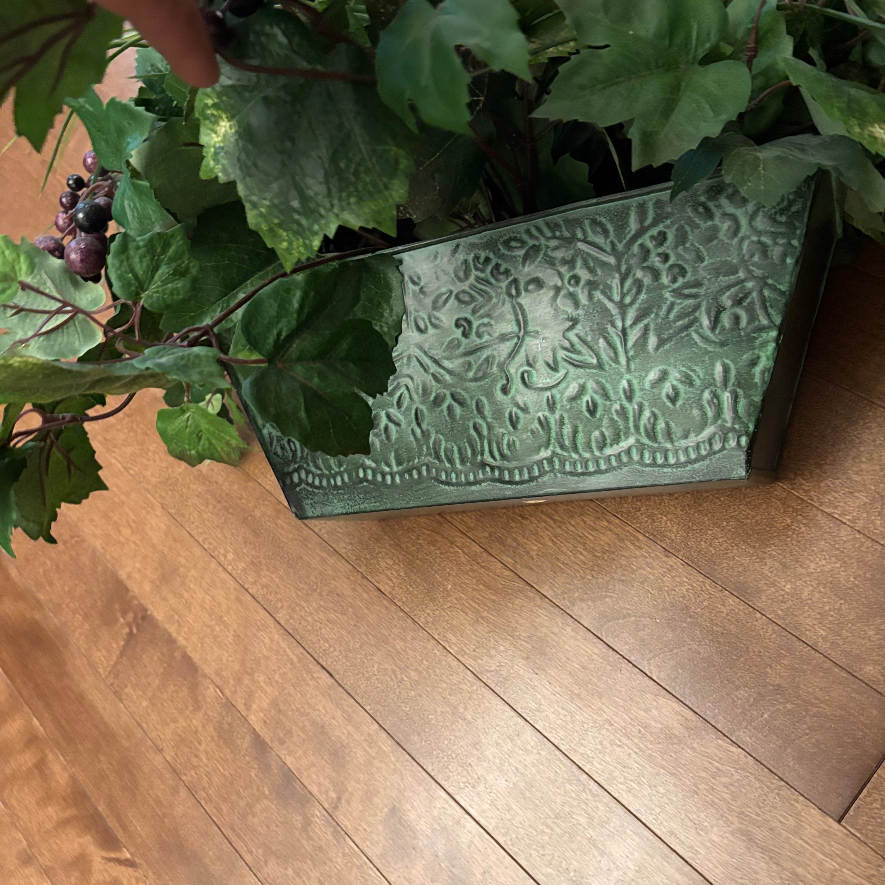 F833 Faux greenery grouping