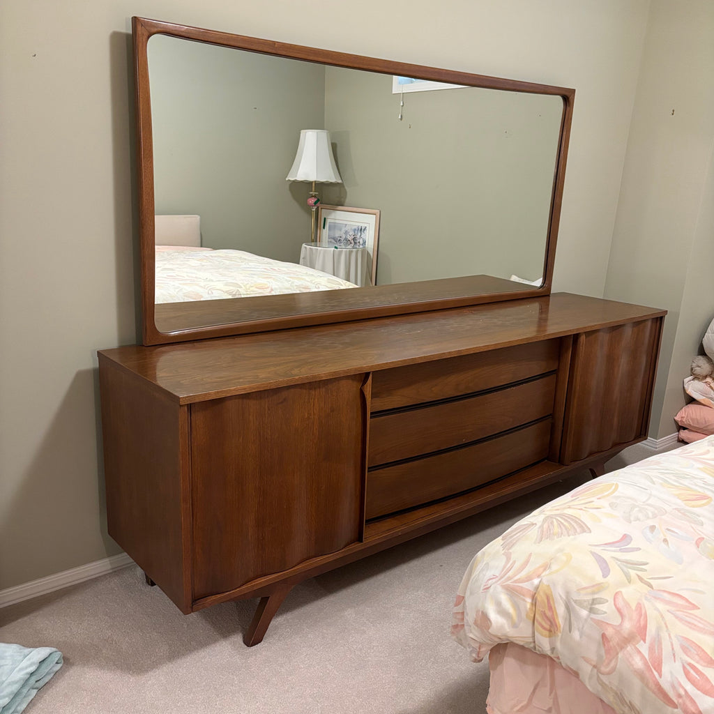 F836 Mid Century Modern Solid walnut 9 drawer dresser with mirror (water damage on top)